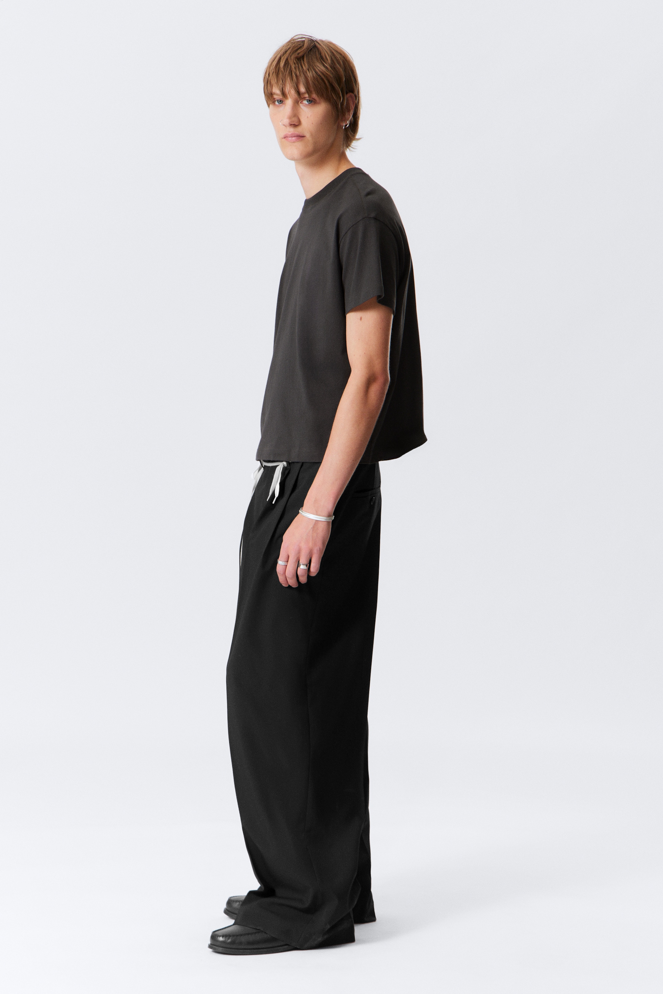 Visualizza immagine più grande: Pantaloni da tuta con pieghe - Nero - UOMO | H&M IT 4