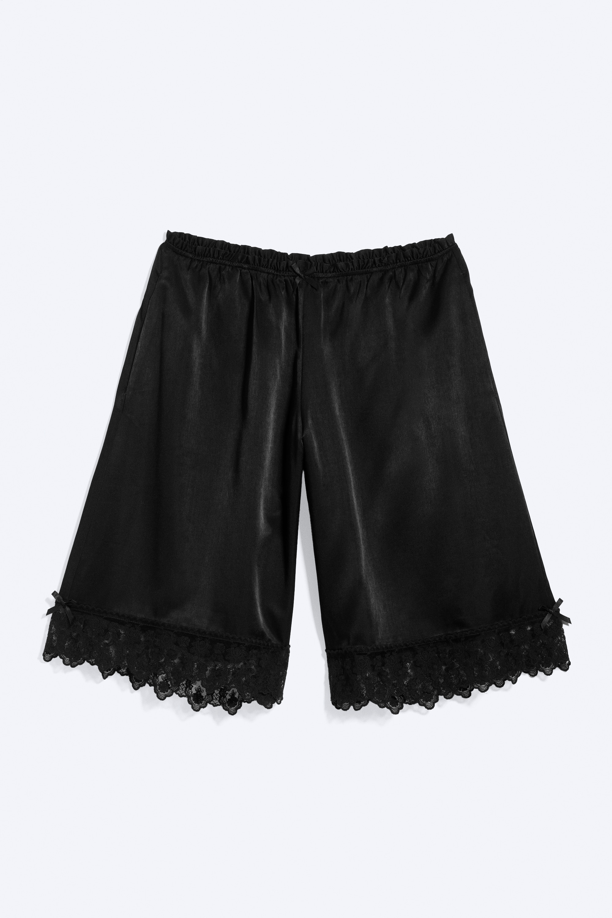 Satinshorts med spets - Svart/Dimvit