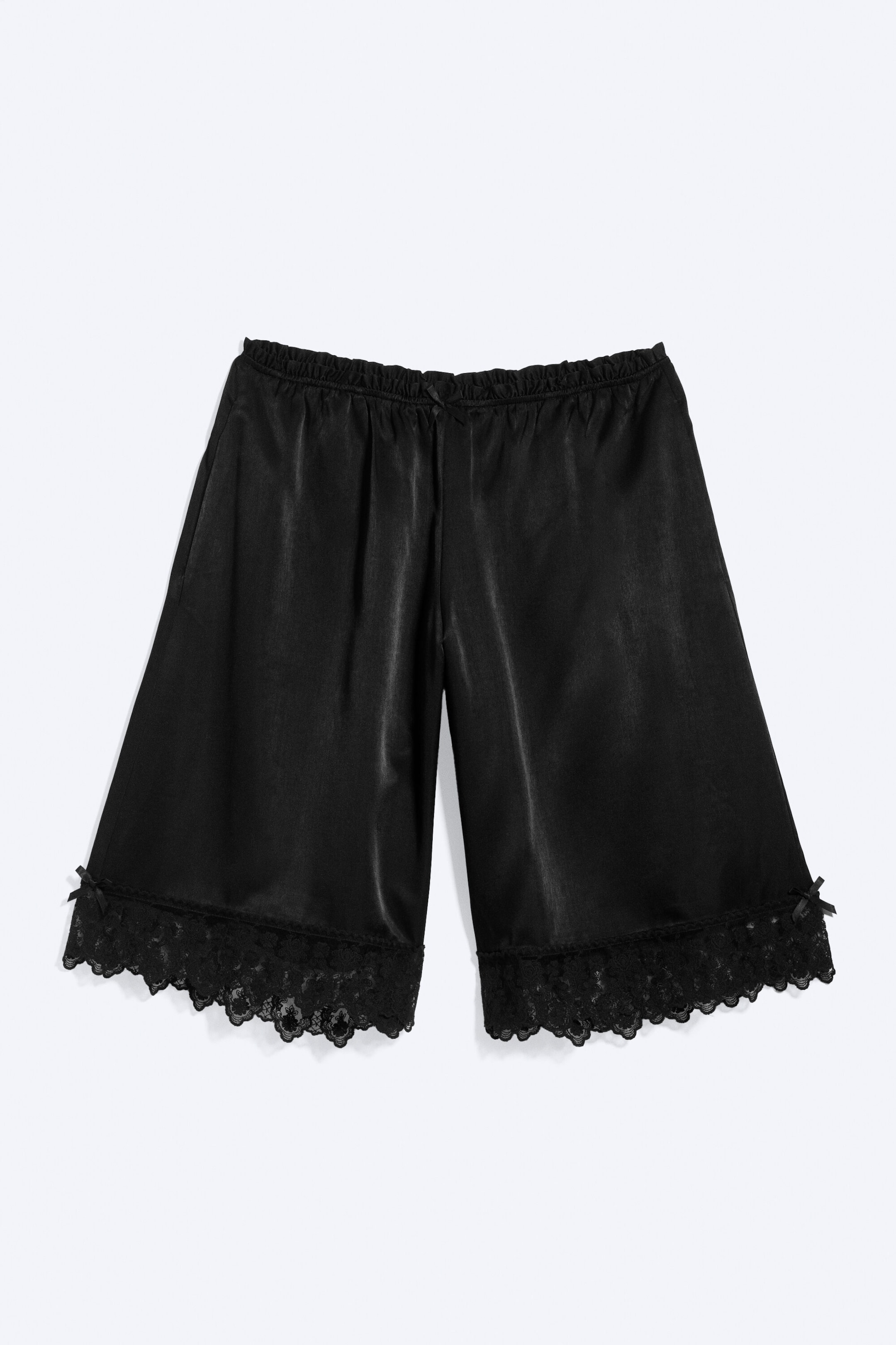 Svart - Satinshorts med spets - 4