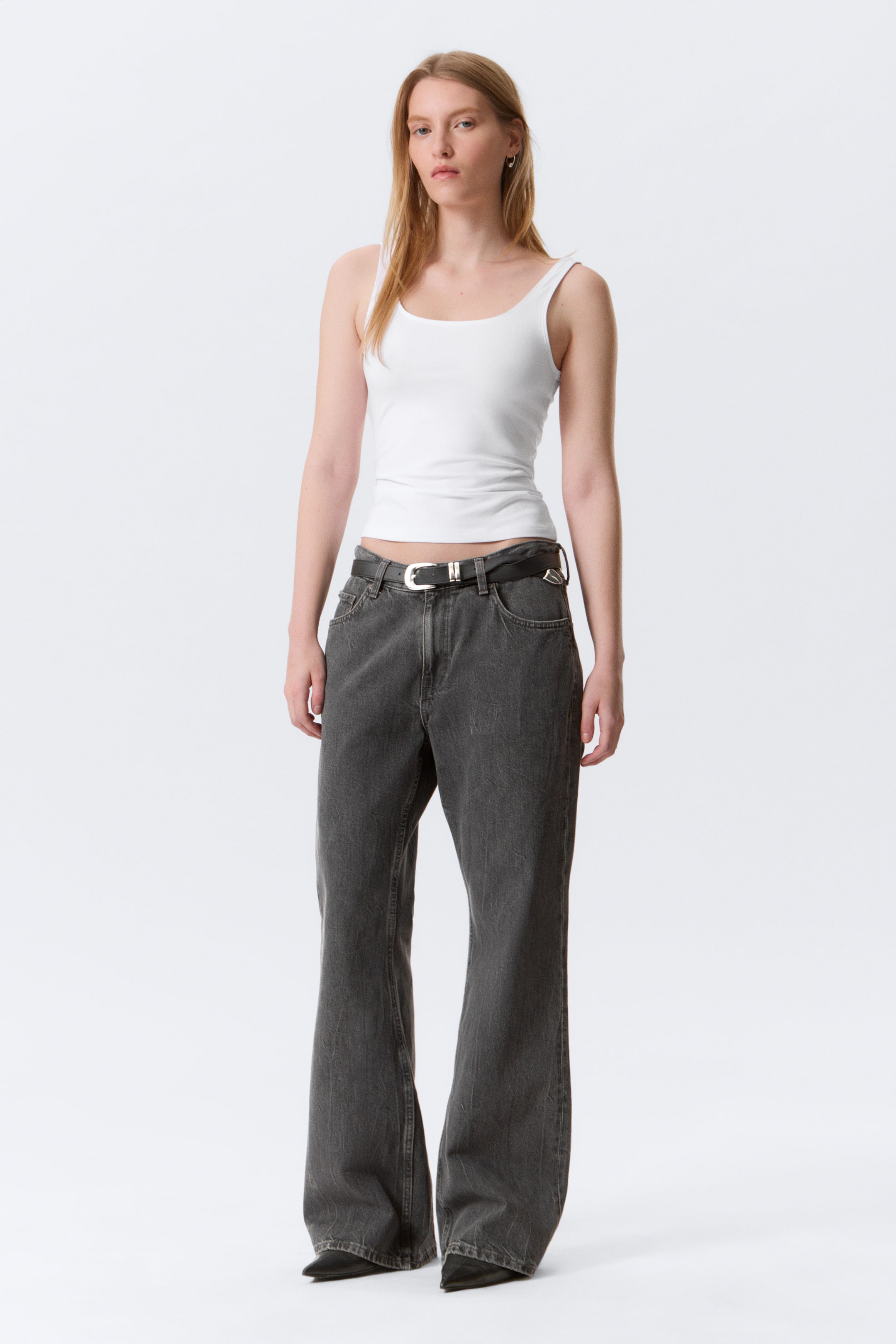 Größeres Bild anzeigen: Helix Low Rise Relaxed Flared Leg Jeans - Risso Black - Schwarz - Ladies | H&M AT 1