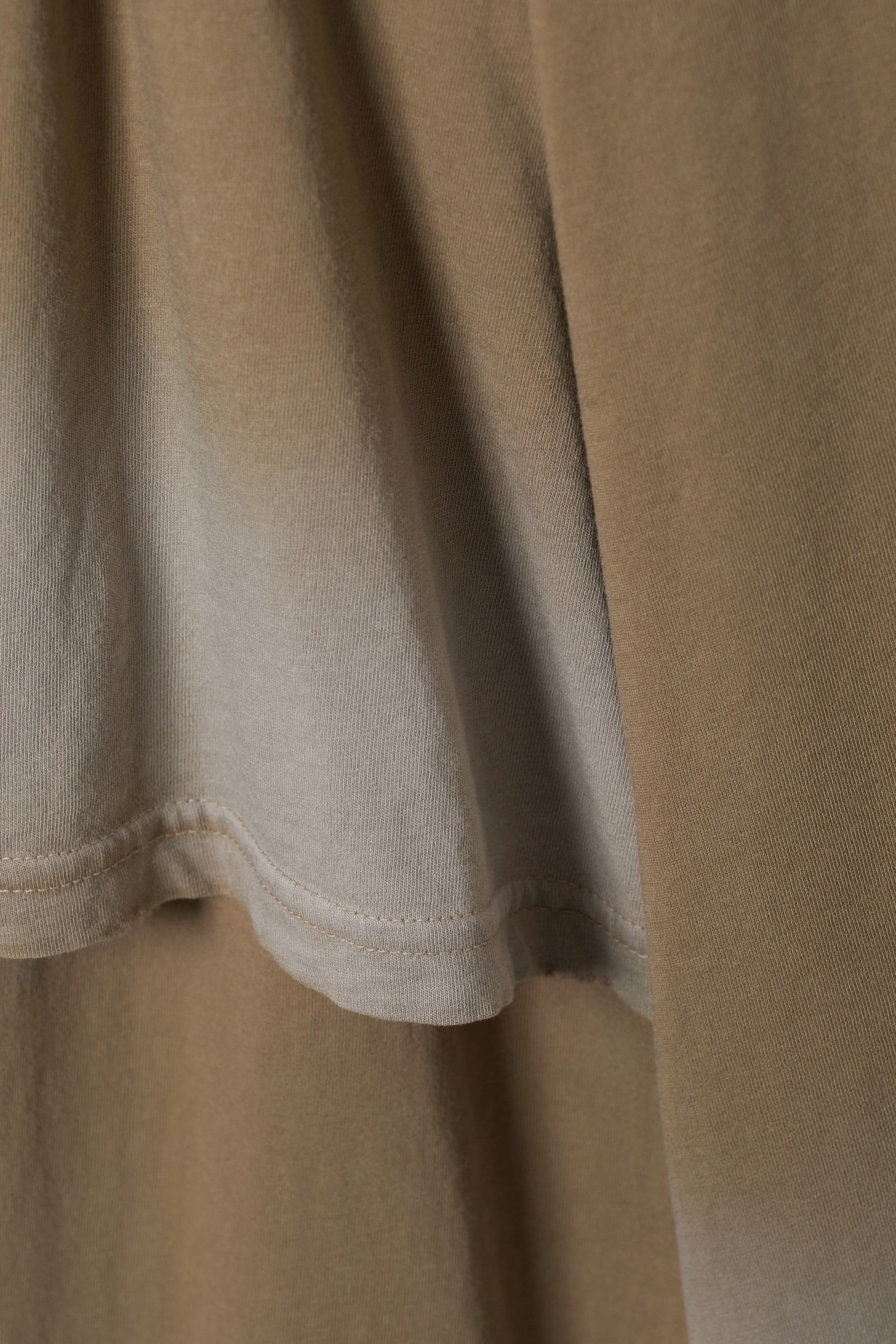 Dunkelbeige mit Fade-Effekt - Doppelt gefärbtes Oversized-Langarm-Top - 1