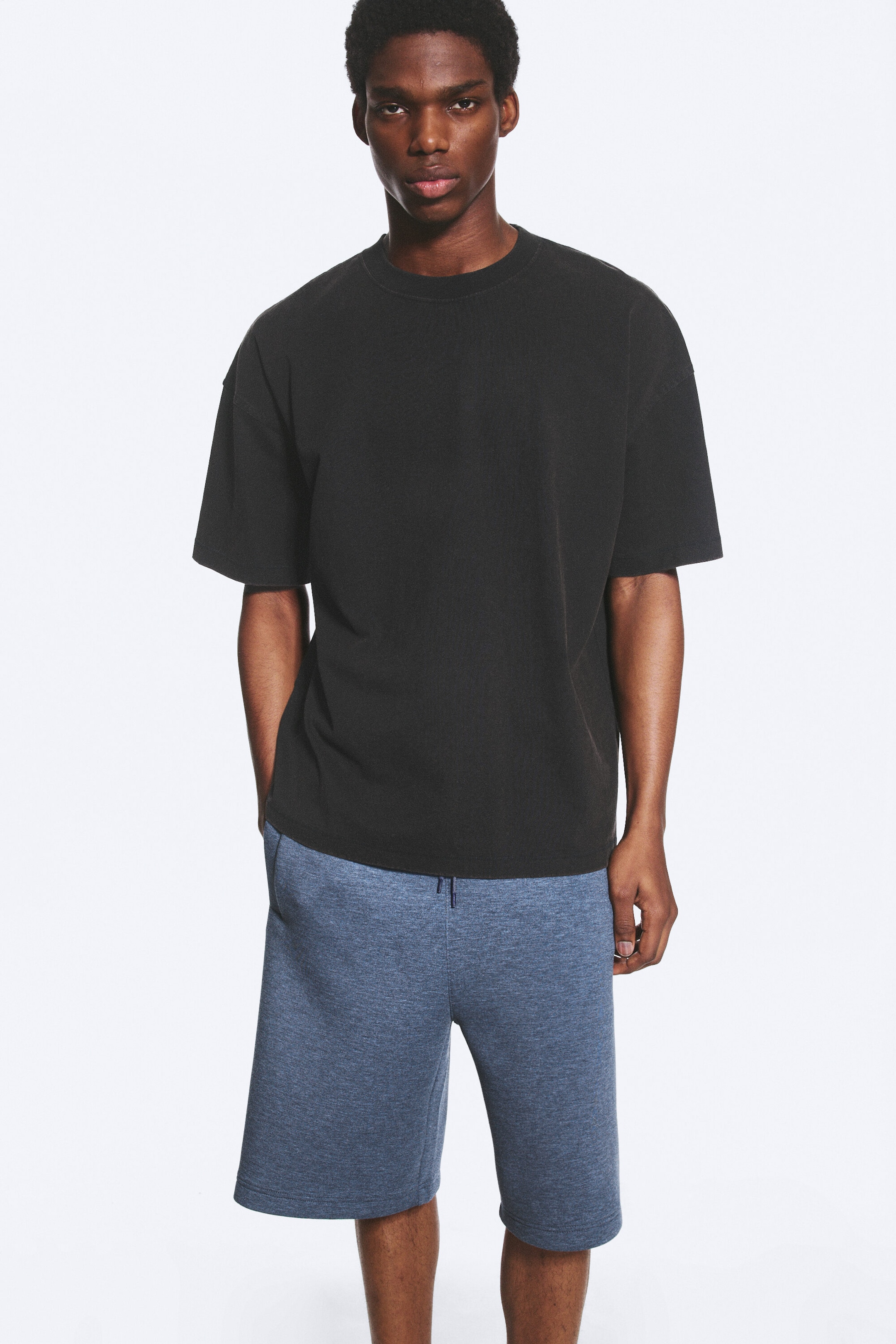 Gewaschenes Schwarz - Oversized T-Shirt im kastigen Fit - 1