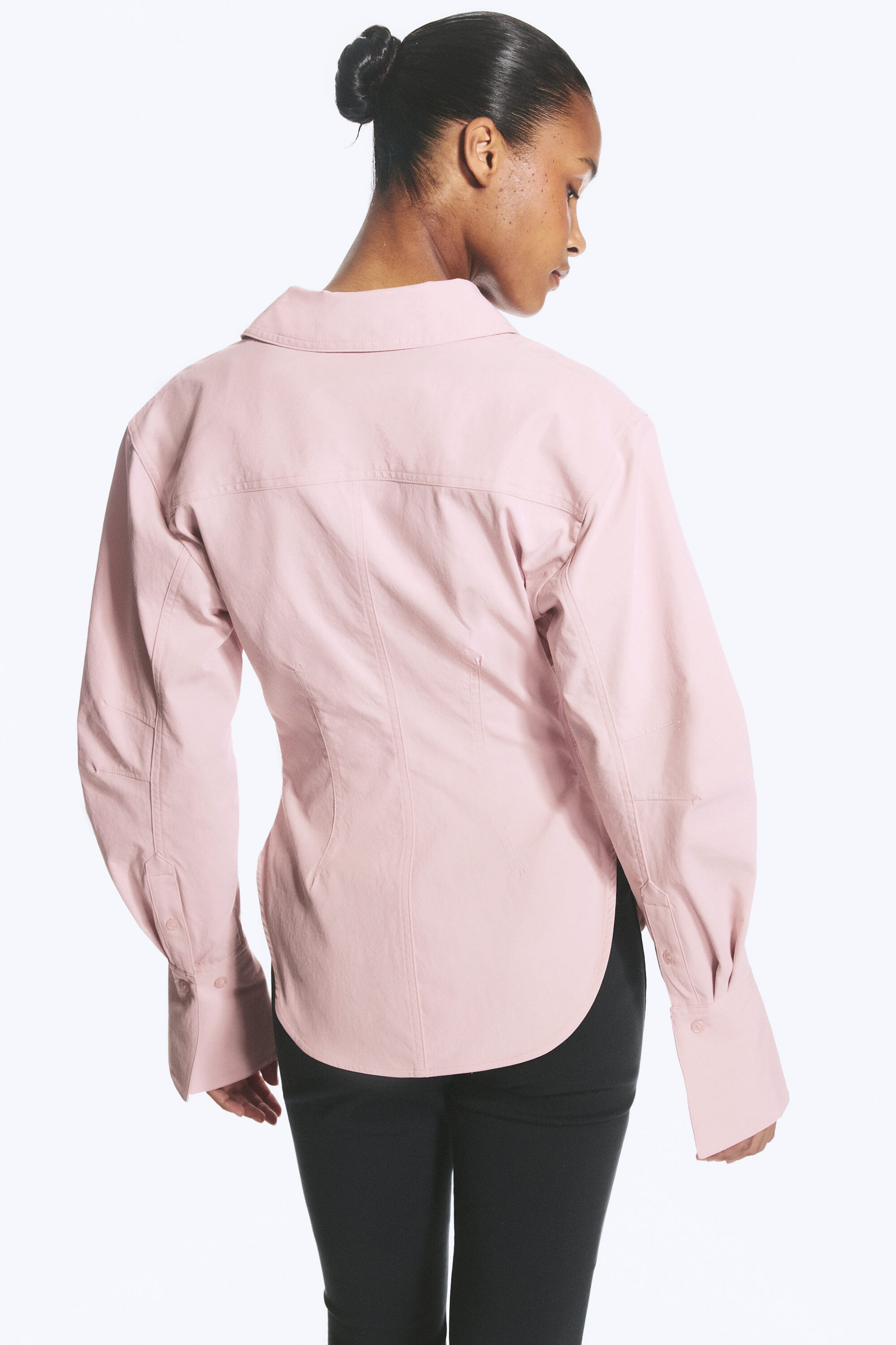 Helles Altrosa - Figurbetontes Hemd mit geraffter Taille - 2