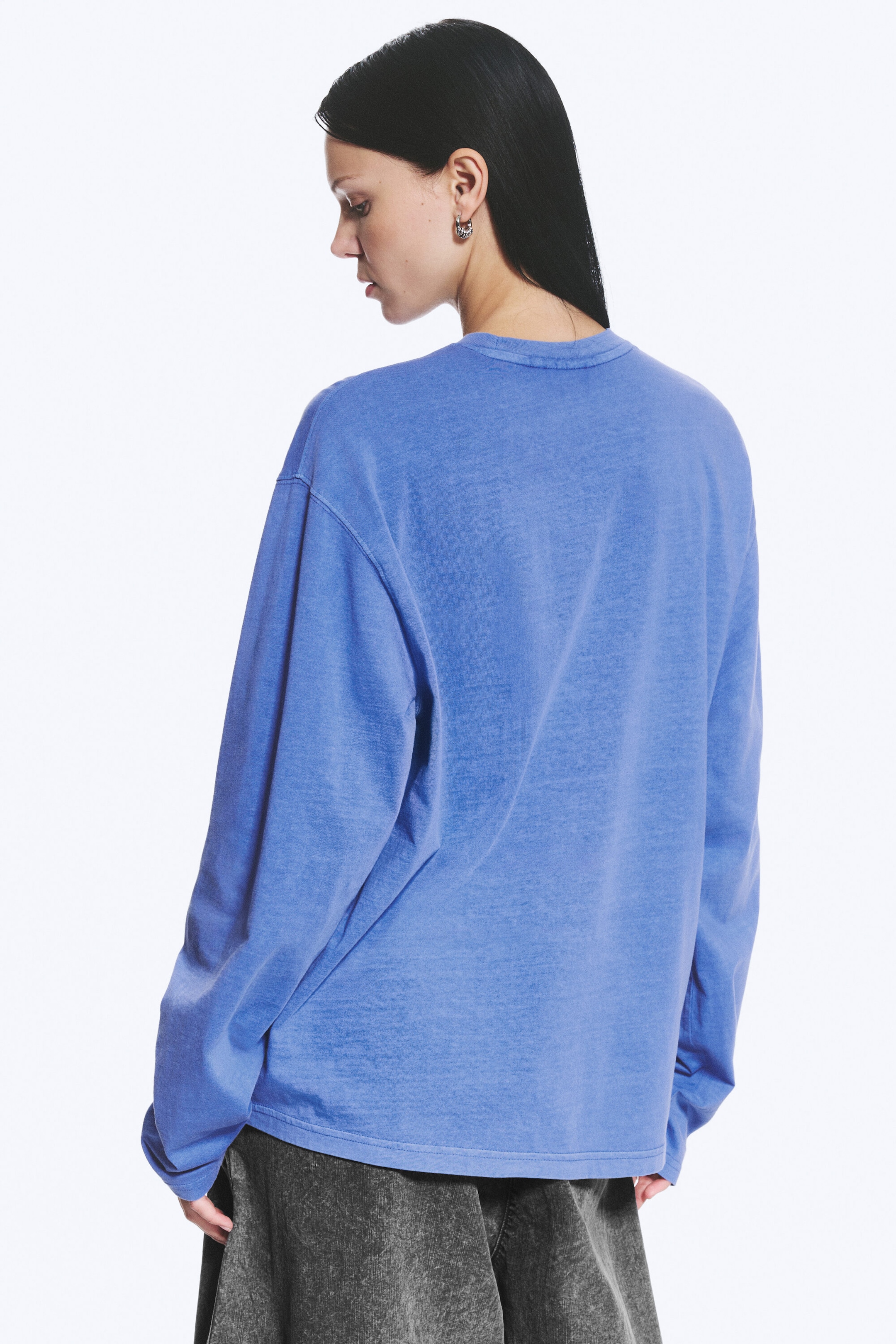 Tvättad blå - Långärmad boxig t-shirt i bomull - 2
