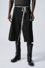 Black - Loose Fit Pleated Suit Shorts - 1