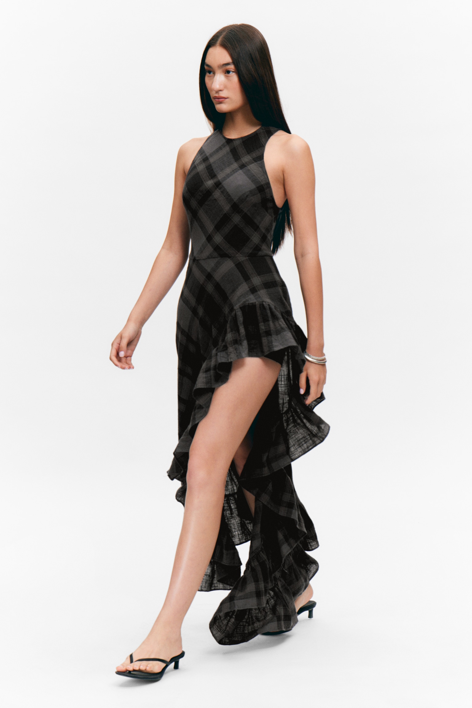 Ärmelloses asymmetrisches Maxikleid mit Rüschen - Dunkelgrau kariert - 3