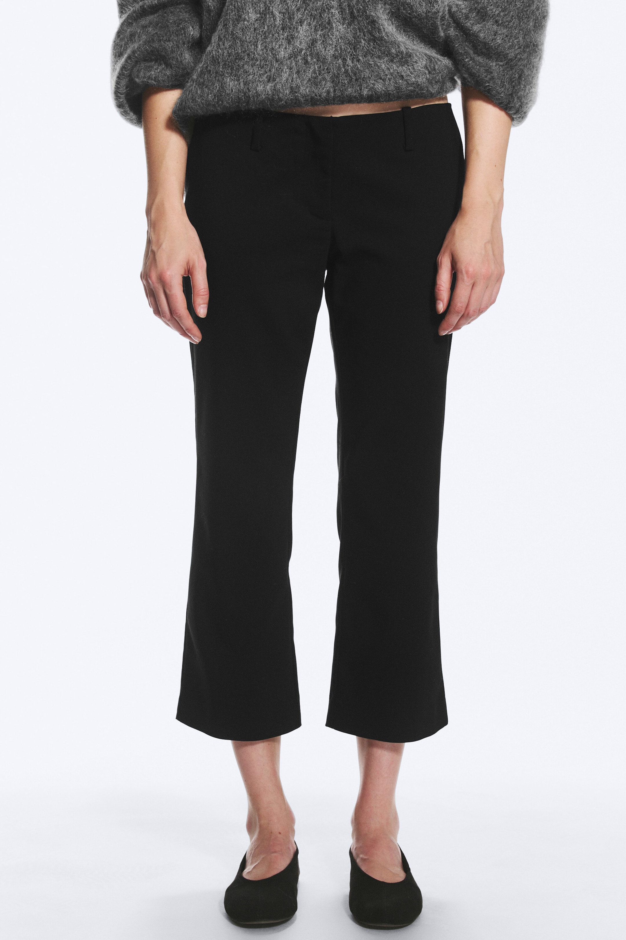 Zwart - Cropped kostuumpantalon met lage taille - 2