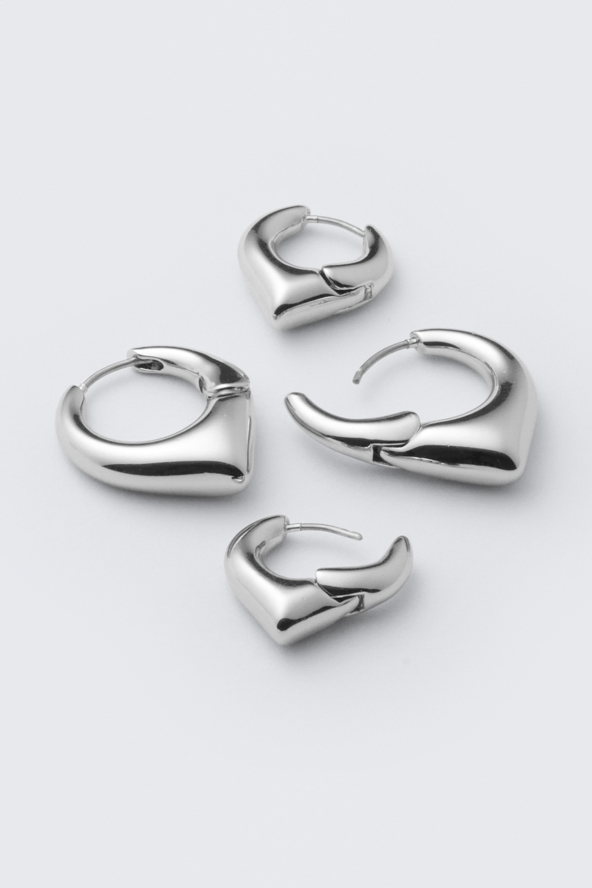 Silber - 2er-Pack Hoop-Ohrringe mit abgerundeter Spitze - 2