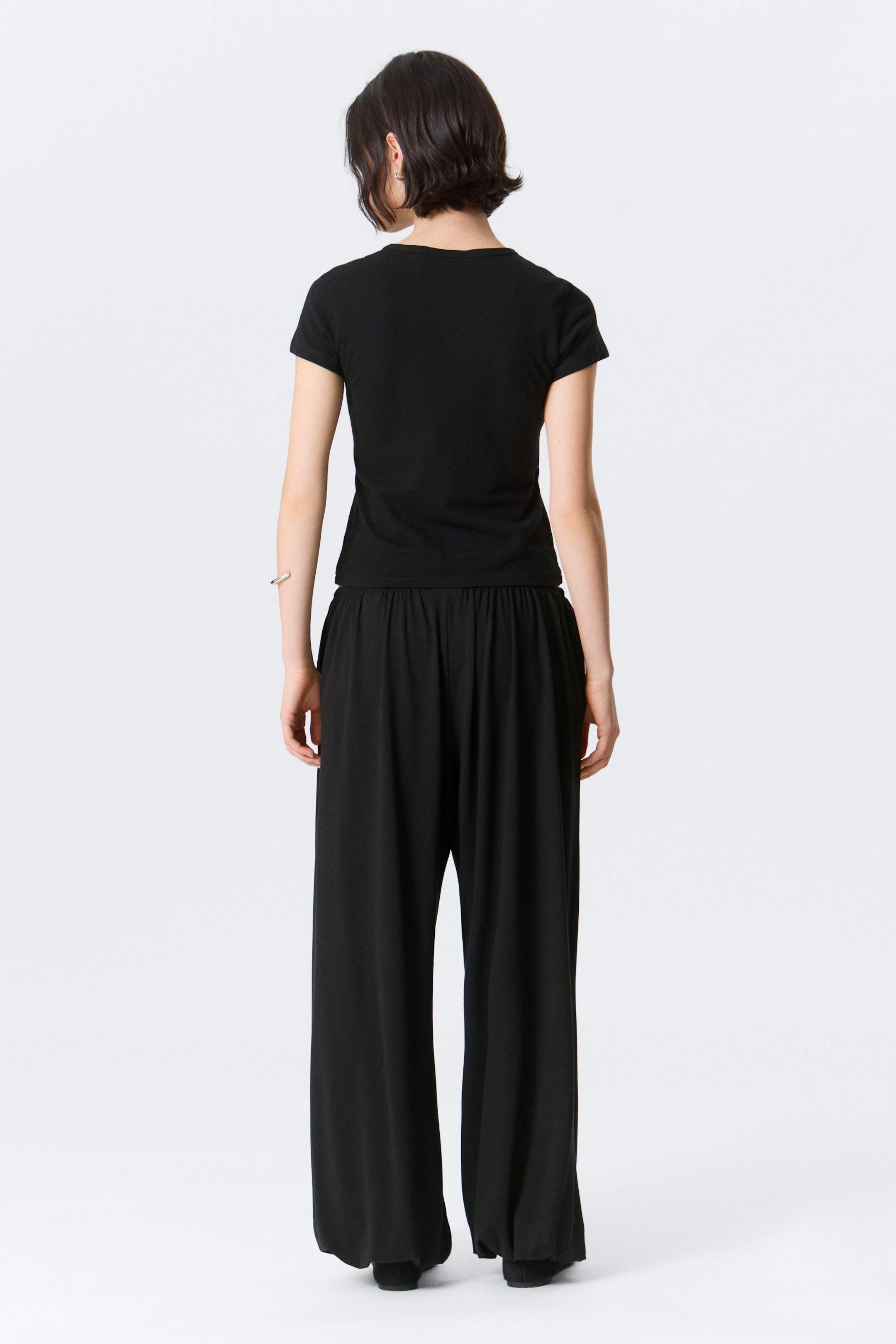 Black - Slim Short-Sleeved V-neck T-shirt - 2