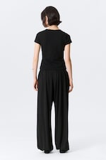 Black - Slim Short-Sleeved V-neck T-shirt - 2