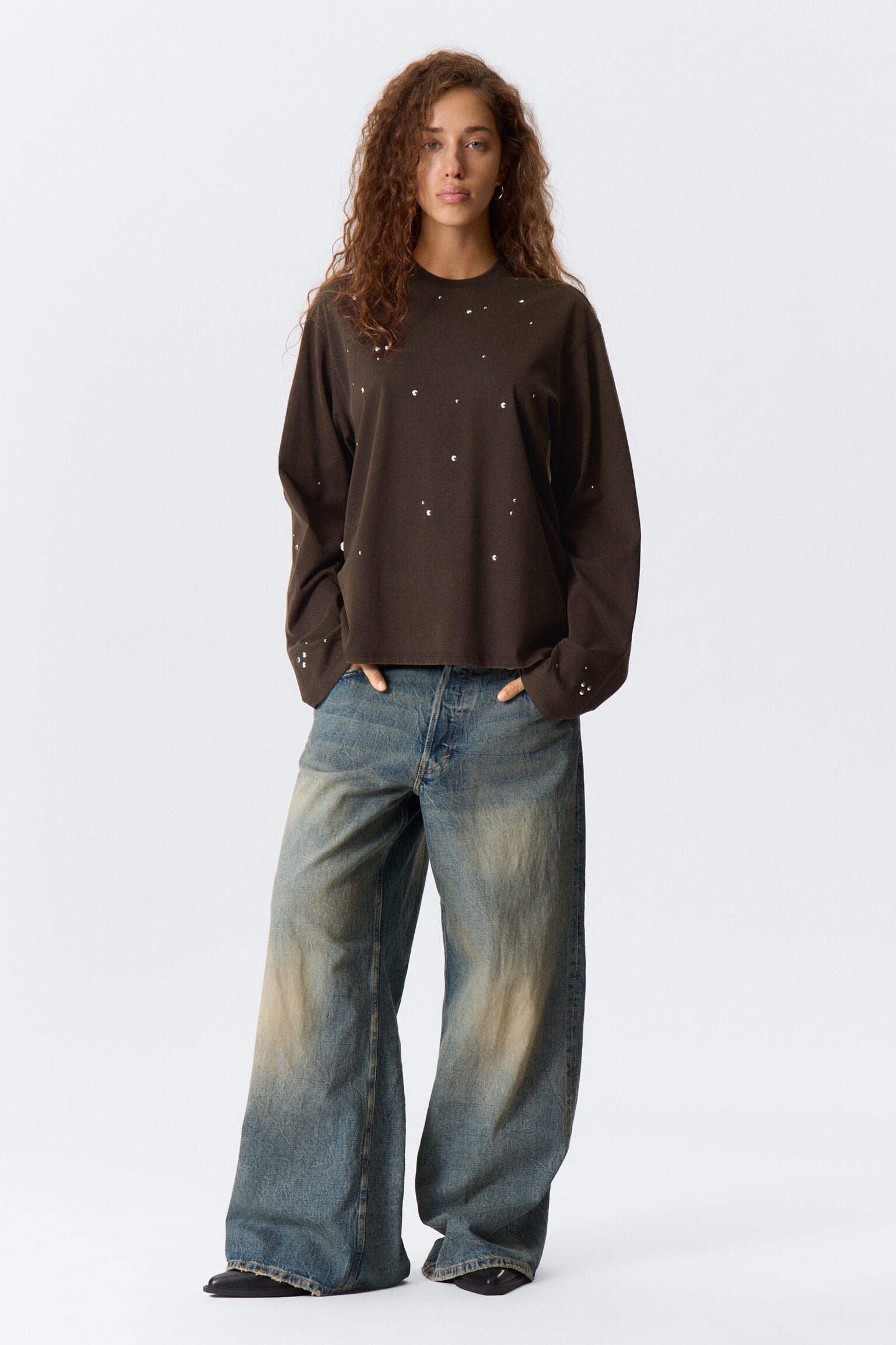 Oversized långärmad T-shirt med nitar - Mörkbrun - 4