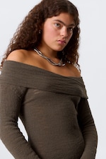 Dunkelbraun - Schulterfreier Strickpullover - 1