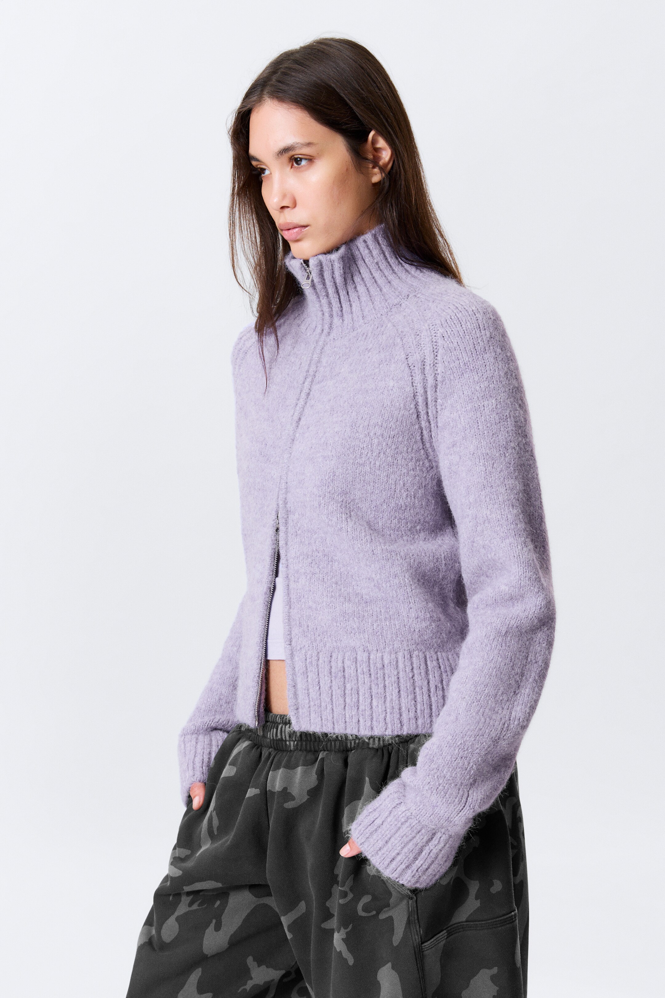 Zobraziť väčší obrázok: Mäkký pletený priliehavý kardigán na zips - Svetlofialová melírovaná - ŽENY | H&M SK 2