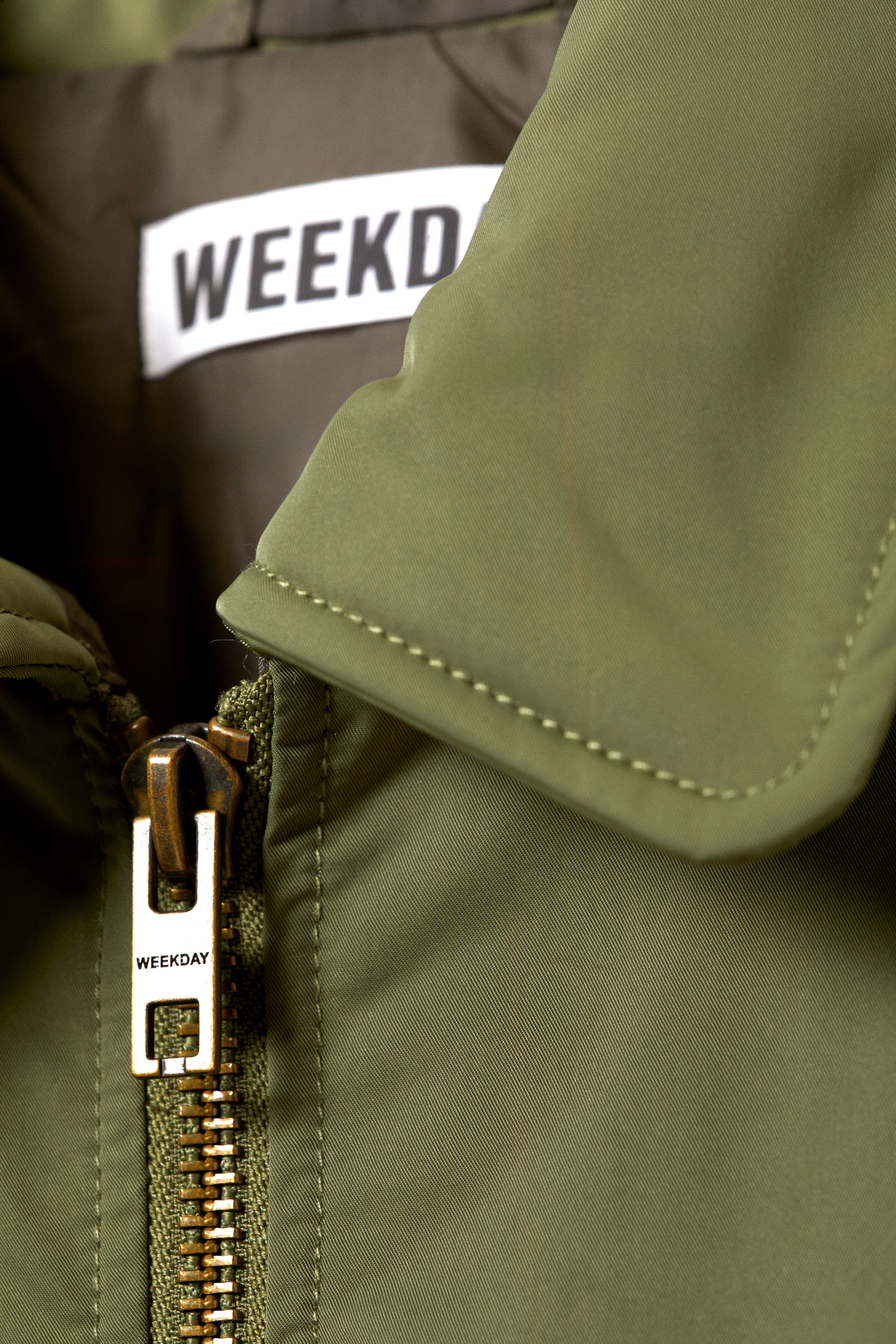 Größeres Bild anzeigen: Wattierte Bomberjacke aus Twill - Staubiges Olivgrün - Men | H&M AT 6