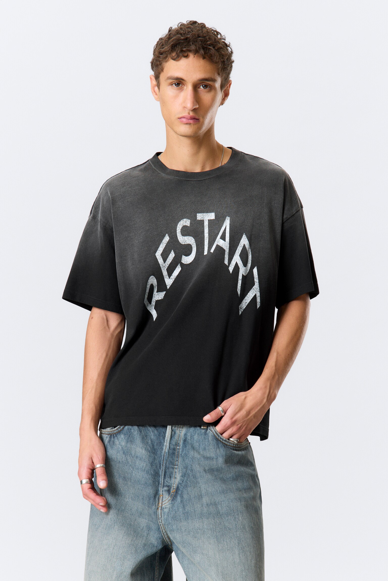 Great boxy T-shirt med grafisk print - Black - Restart/Bright Blue - Four Man Gang/Mørkerød/Hvid - Smilish/Hvid - Tiger Wolf/Vasket sort - Mizzion/Sort - Butterskull