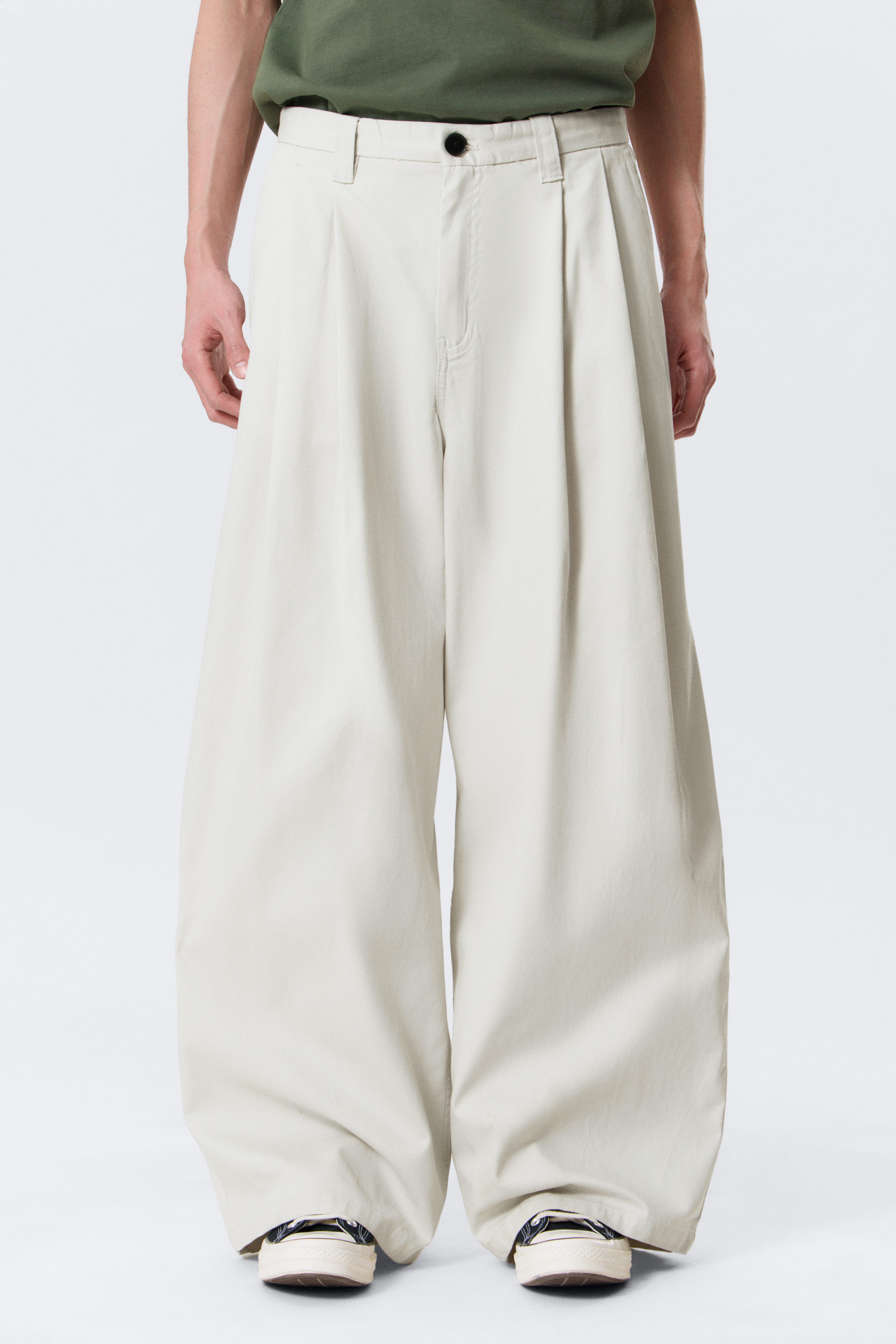 otis baggy pleated twill chinos - Light Beige | Weekday WW