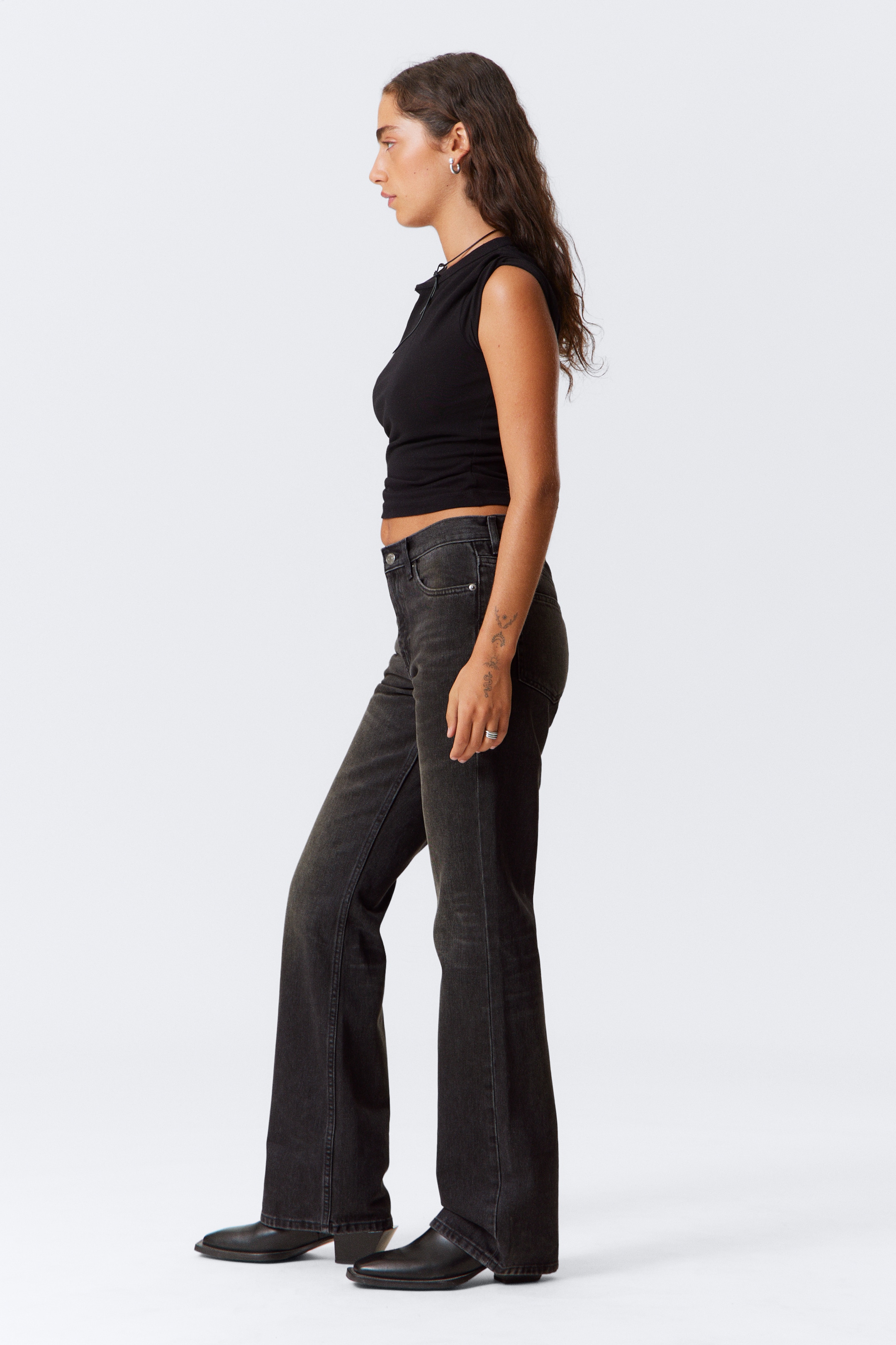 Größeres Bild anzeigen: Moon Mid Rise Regular Bootcut Leg Jeans - Deep Night - Schwarz - Ladies | H&M AT 4