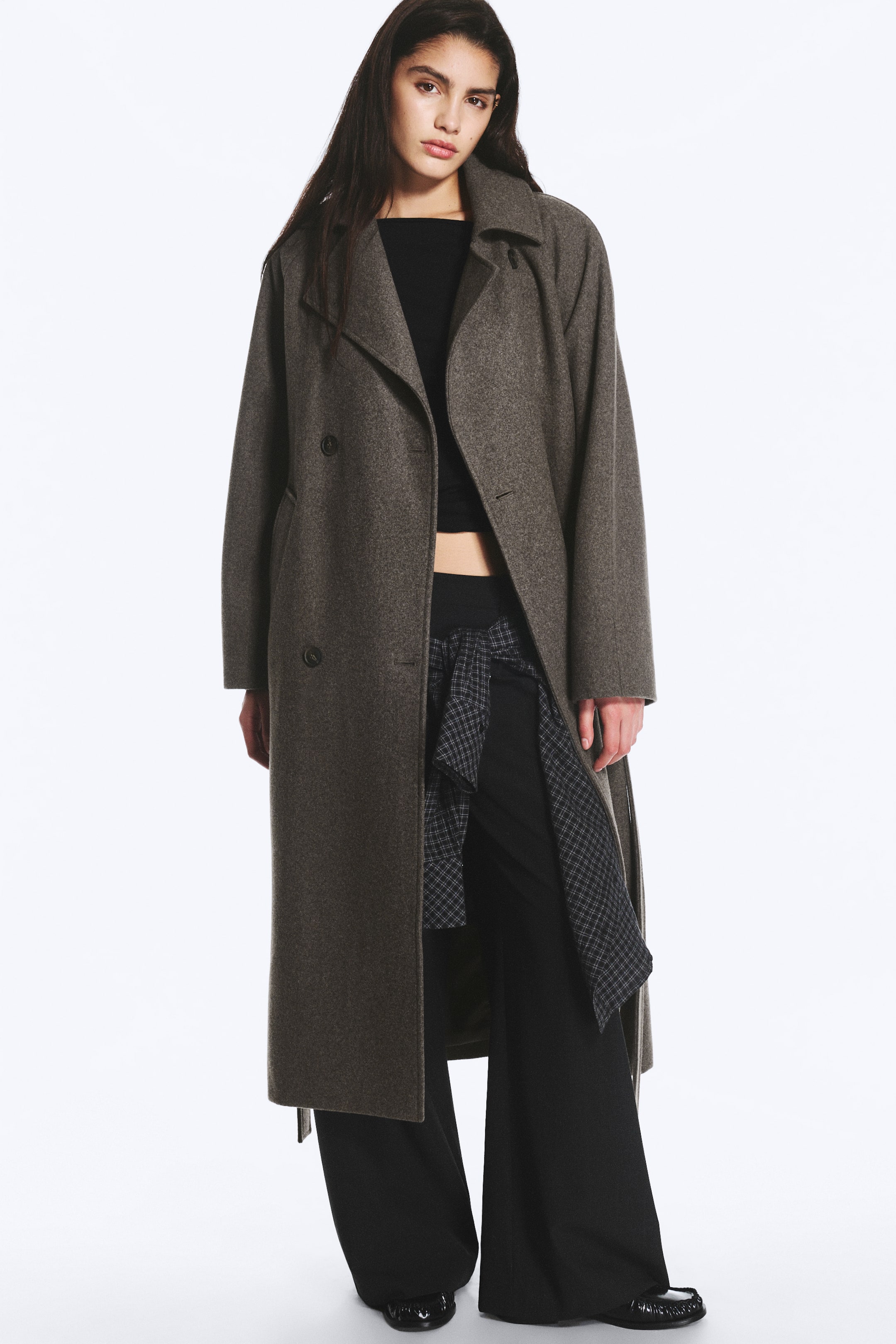 Ver imagen más grande: Abrigo cruzado de mezcla de lana Kia Oversized - Topo oscuro jaspeado - MUJER | H&M ES 1