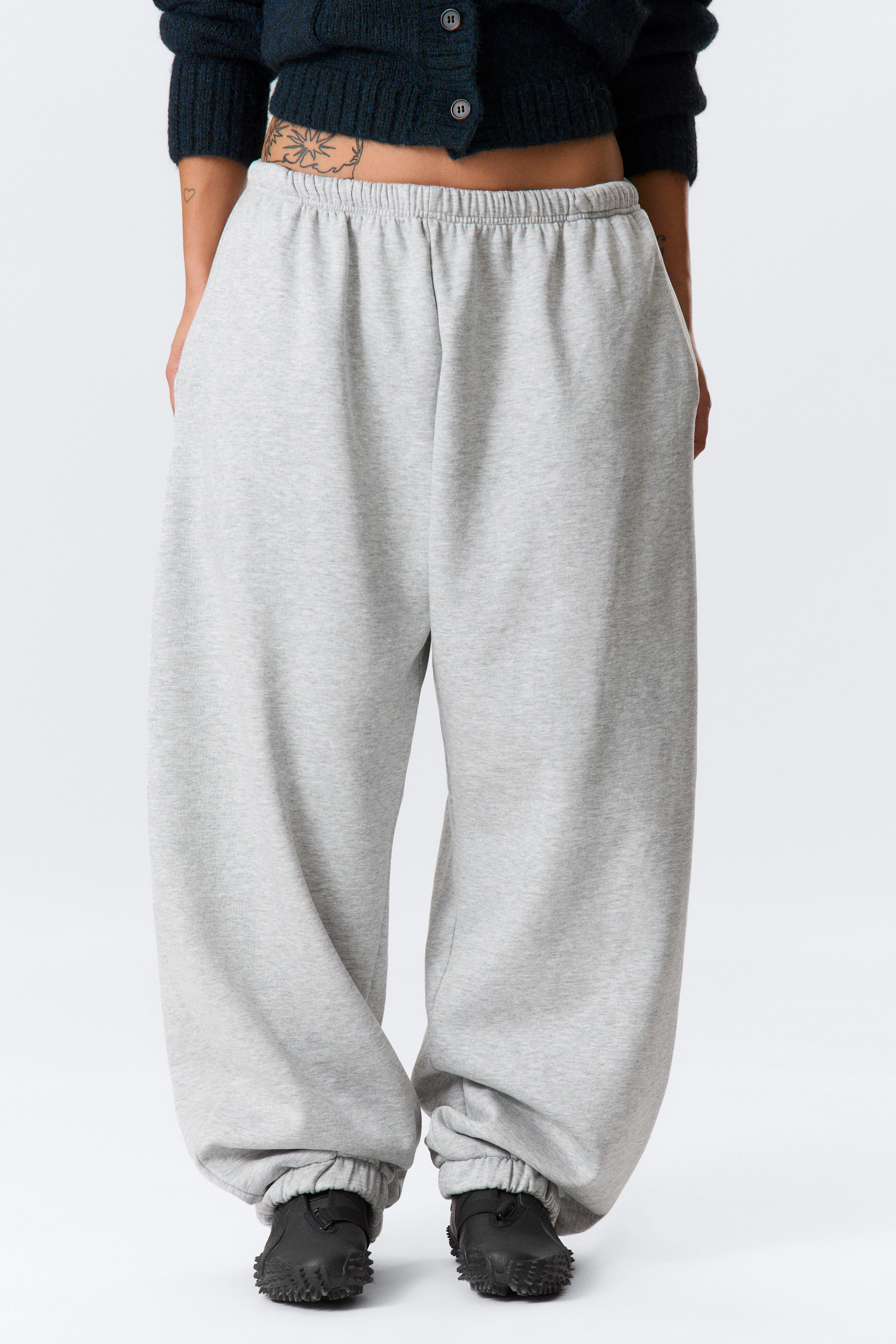 Grau meliert - Lockere Sweatpants aus schwerem Baumwollfleece - 2
