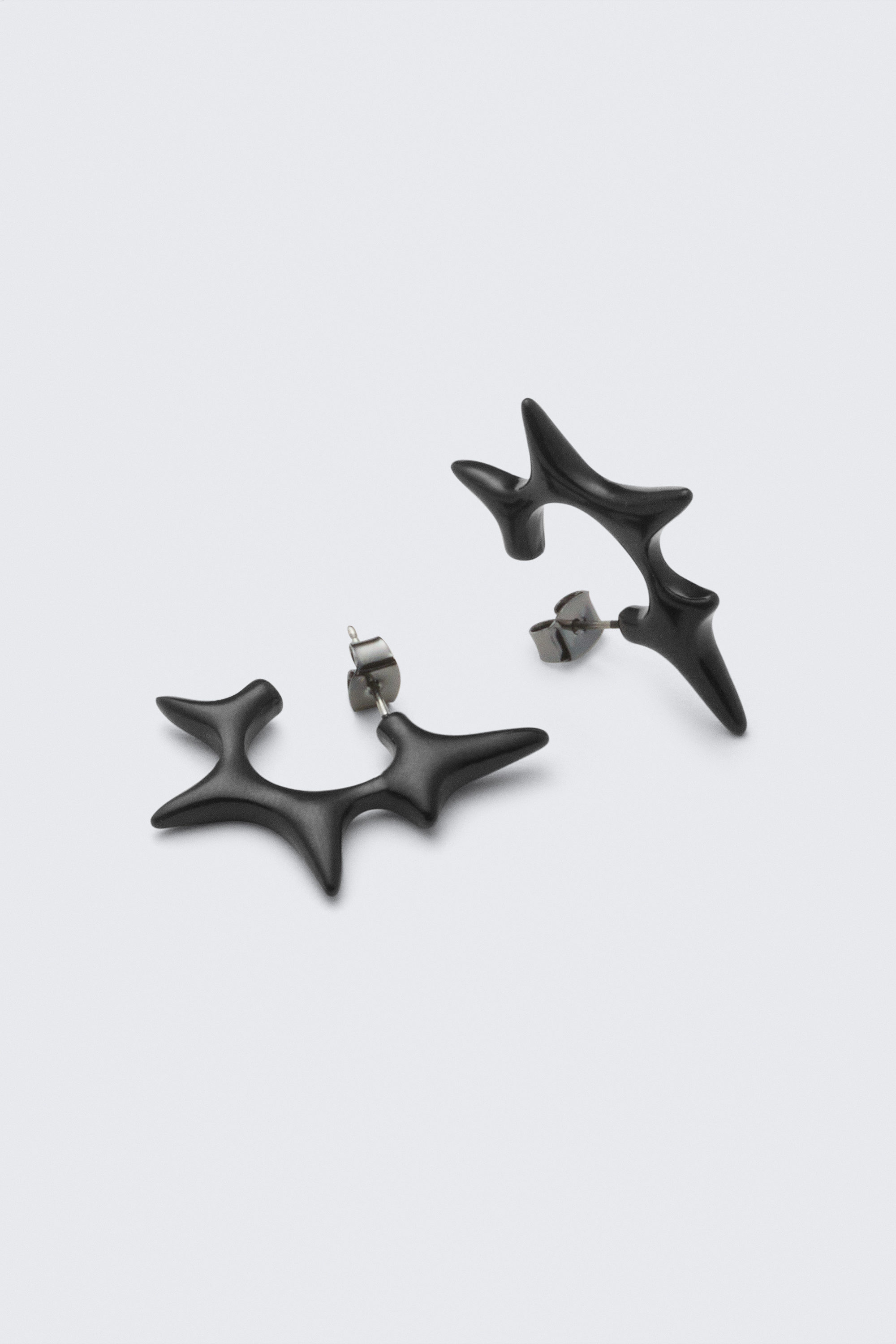 Zwart - Spike oorbellen - 2