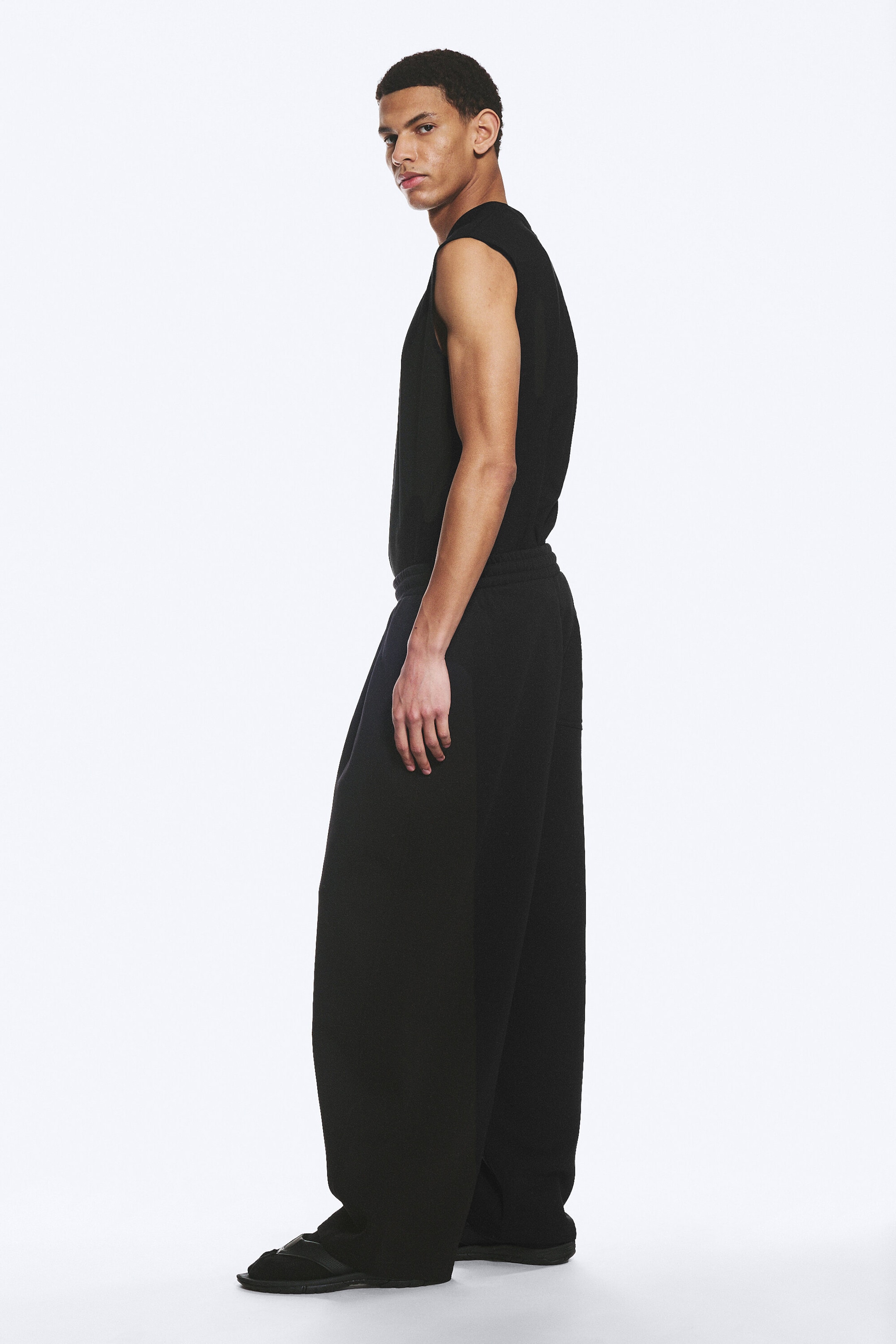 Donkerzwart - Loose Pleated Sweatpants - 2