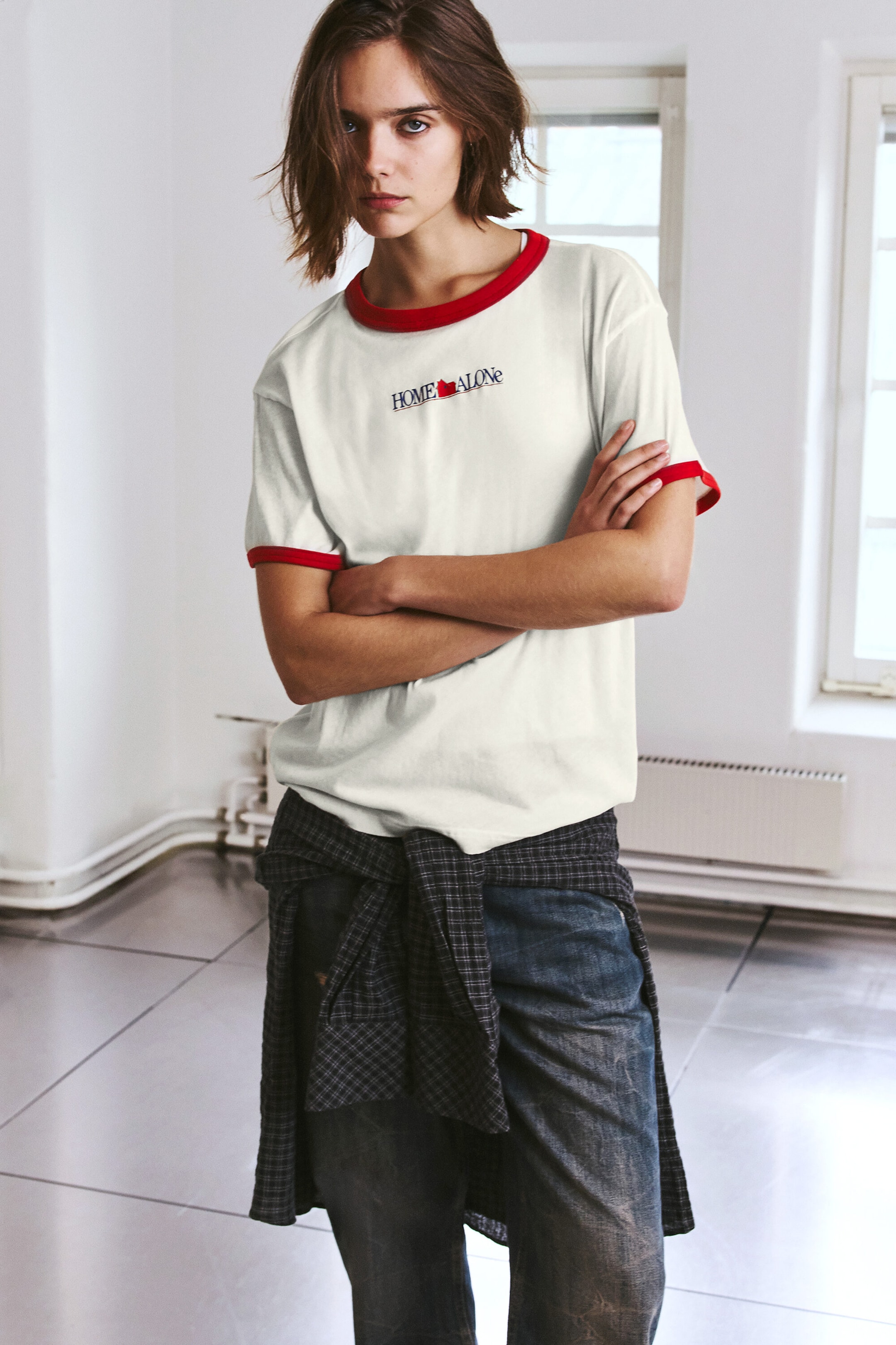 Beige & Rouge - T-shirt à finitions contrastantes Home Alone