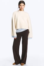 Støvet hvit - Strikket oversized genser - 1
