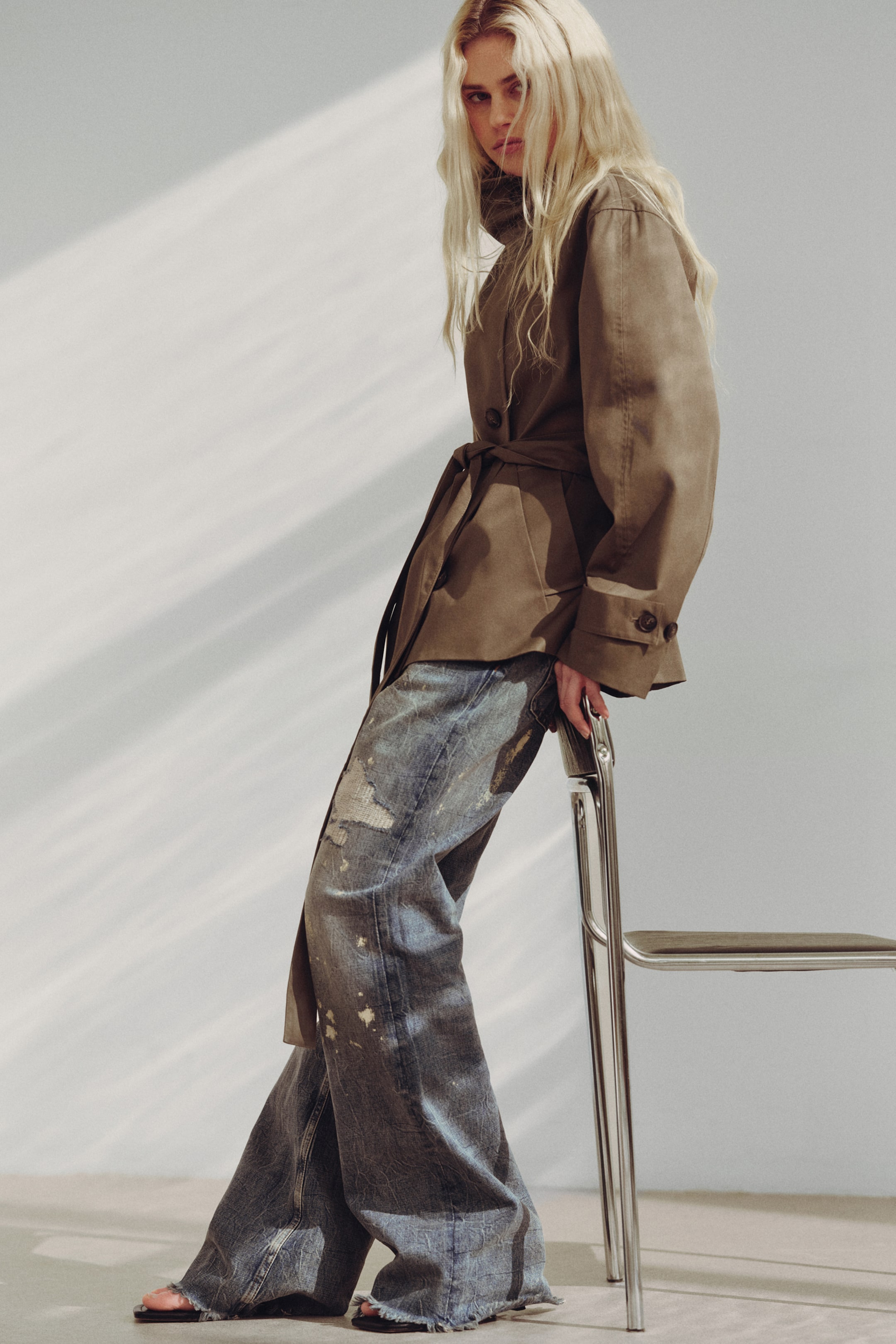 Se større billede: Helix Low Rise Regular Flared Leg Jeans - Arizona Worn - Mellemblå - DAME | H&M DK 1