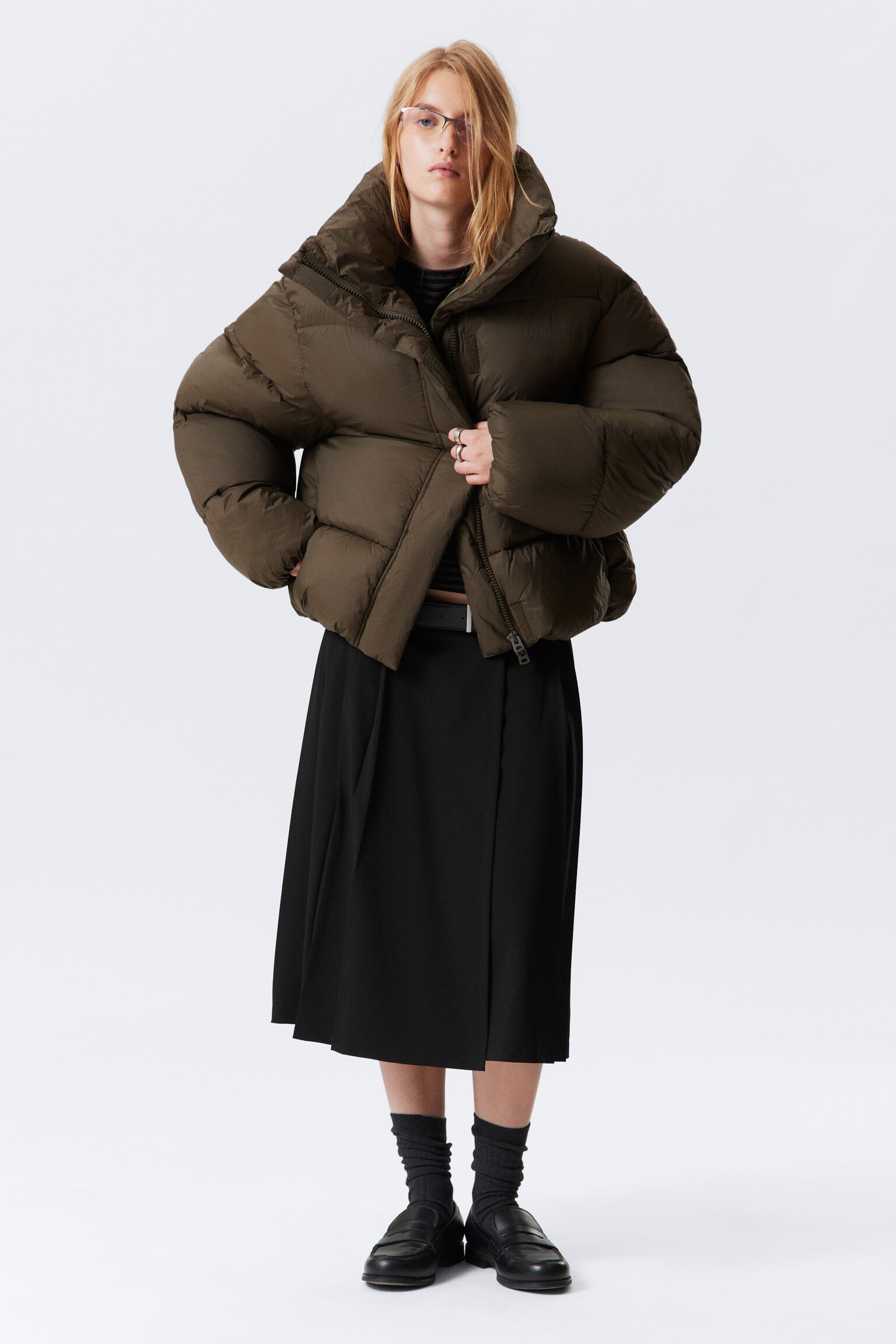 Short Oversized Puffer Jacket - Dark Brown/Black