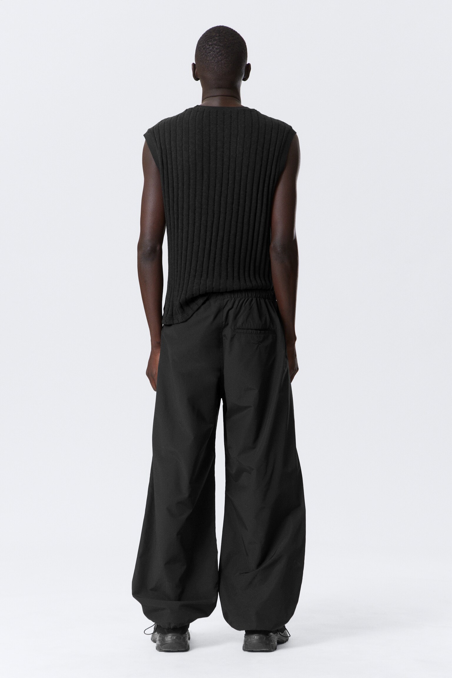 Loose Pleated Parachute Trousers - Black/Light Beige - 5