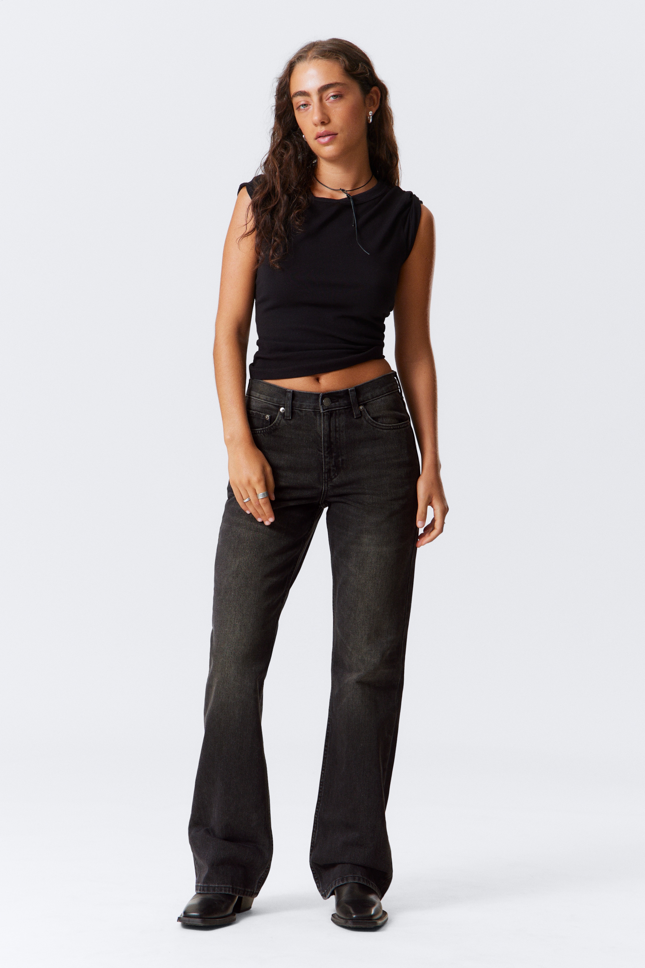 Größeres Bild anzeigen: Moon Mid Rise Regular Bootcut Leg Jeans - Deep Night - Schwarz - Ladies | H&M AT 1
