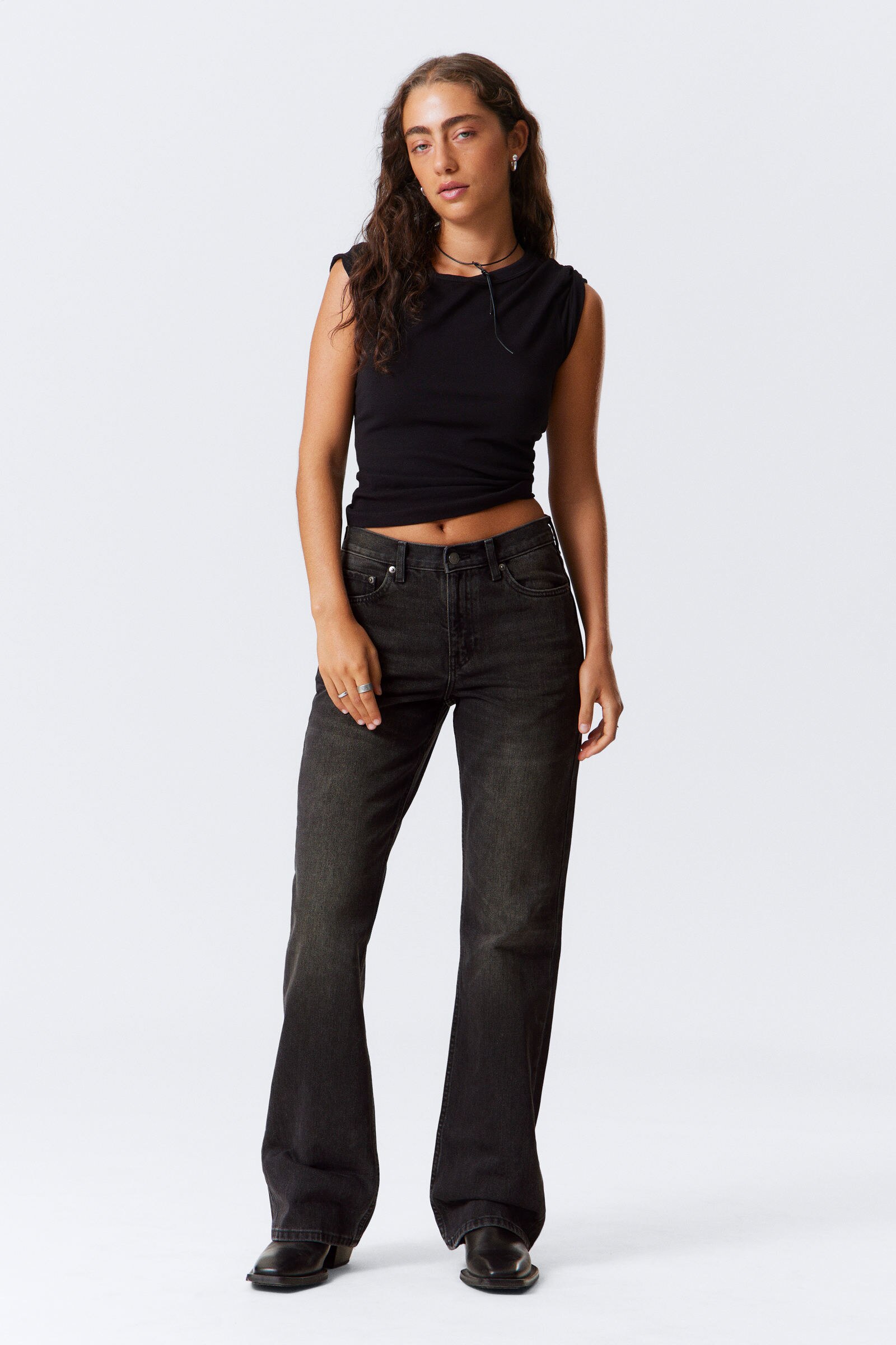 moon mid rise regular bootcut leg jeans - Deep Night - Black