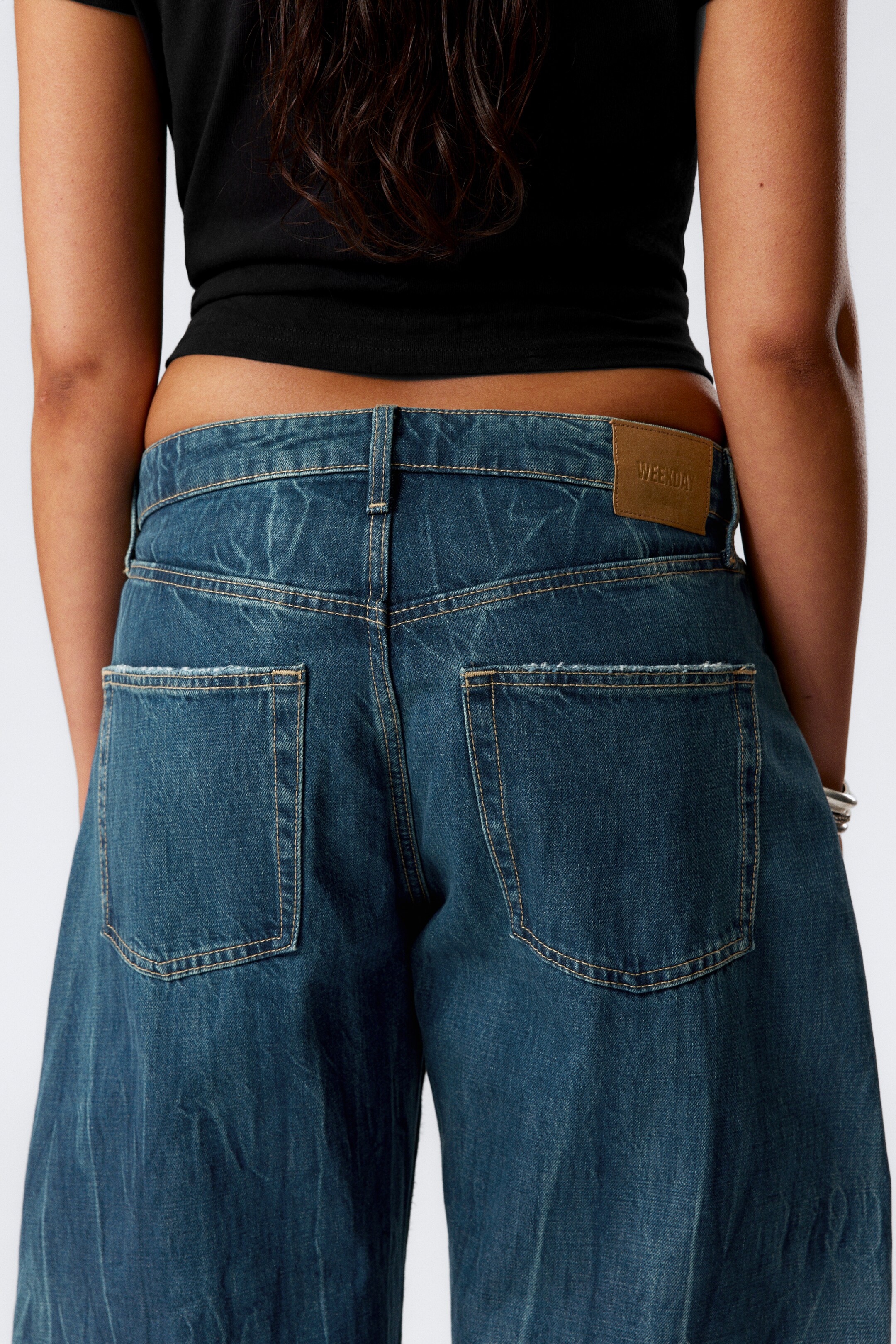 Größeres Bild anzeigen: Abell Mid Rise Regular Cocoon Leg Jeans - Gnarly Blue - Mittelblau - Ladies | H&M AT 5