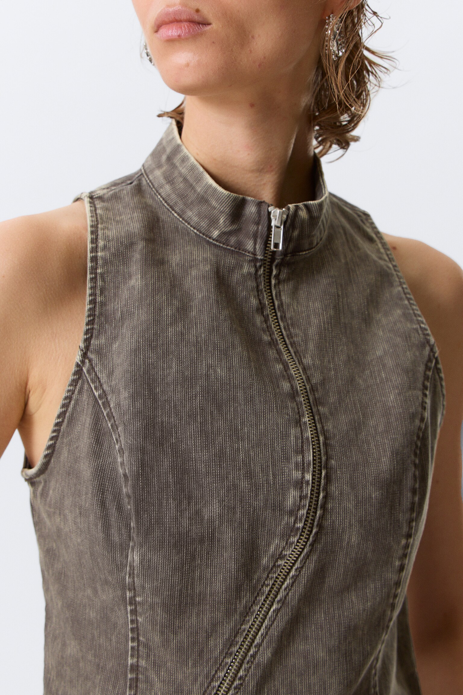 Curved Zip Sleeveless Top - Dark Grey - 3