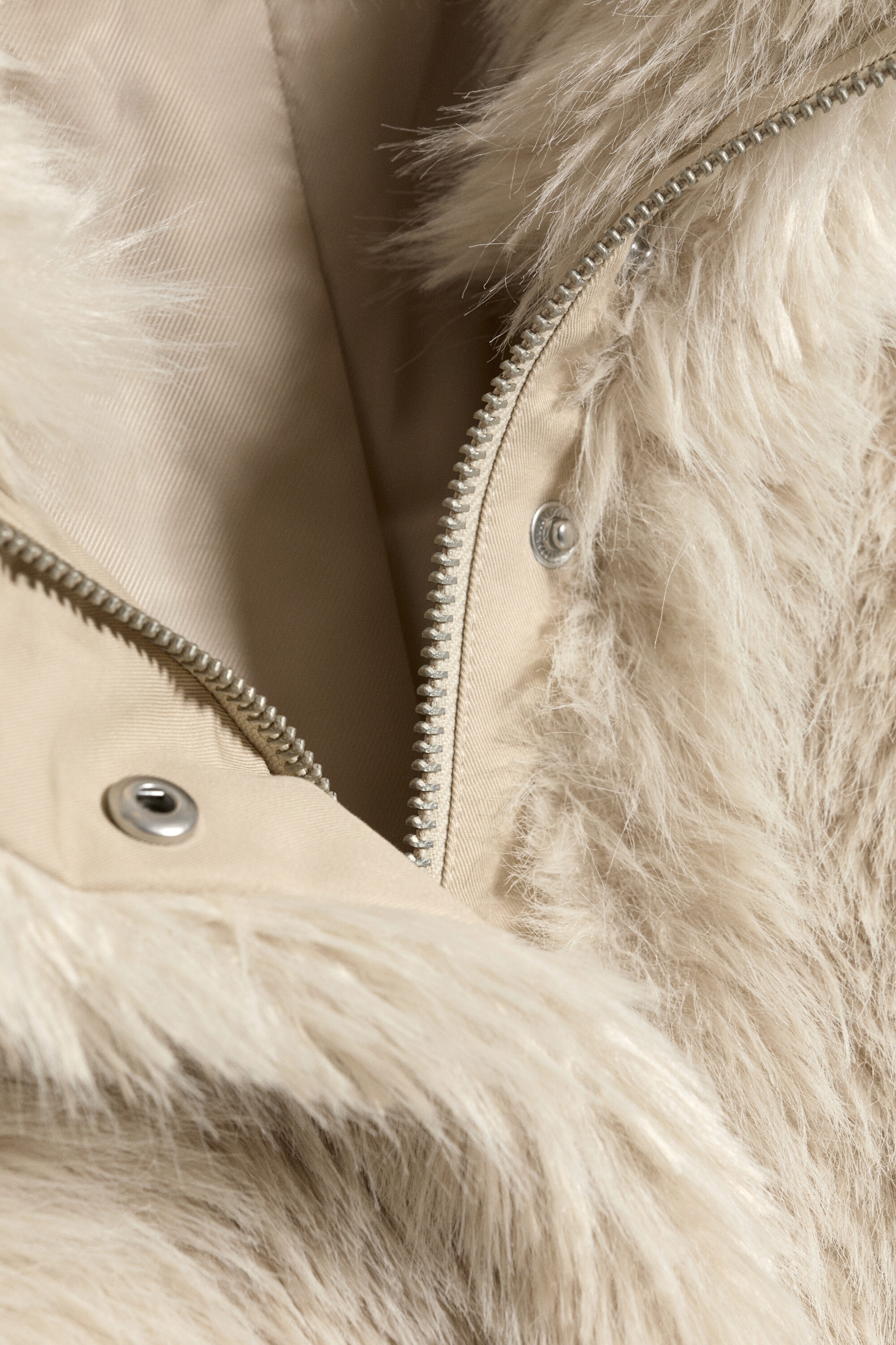 Helles Beige - Kunstfelljacke im Oversized Fit mit Stehkragen - 7