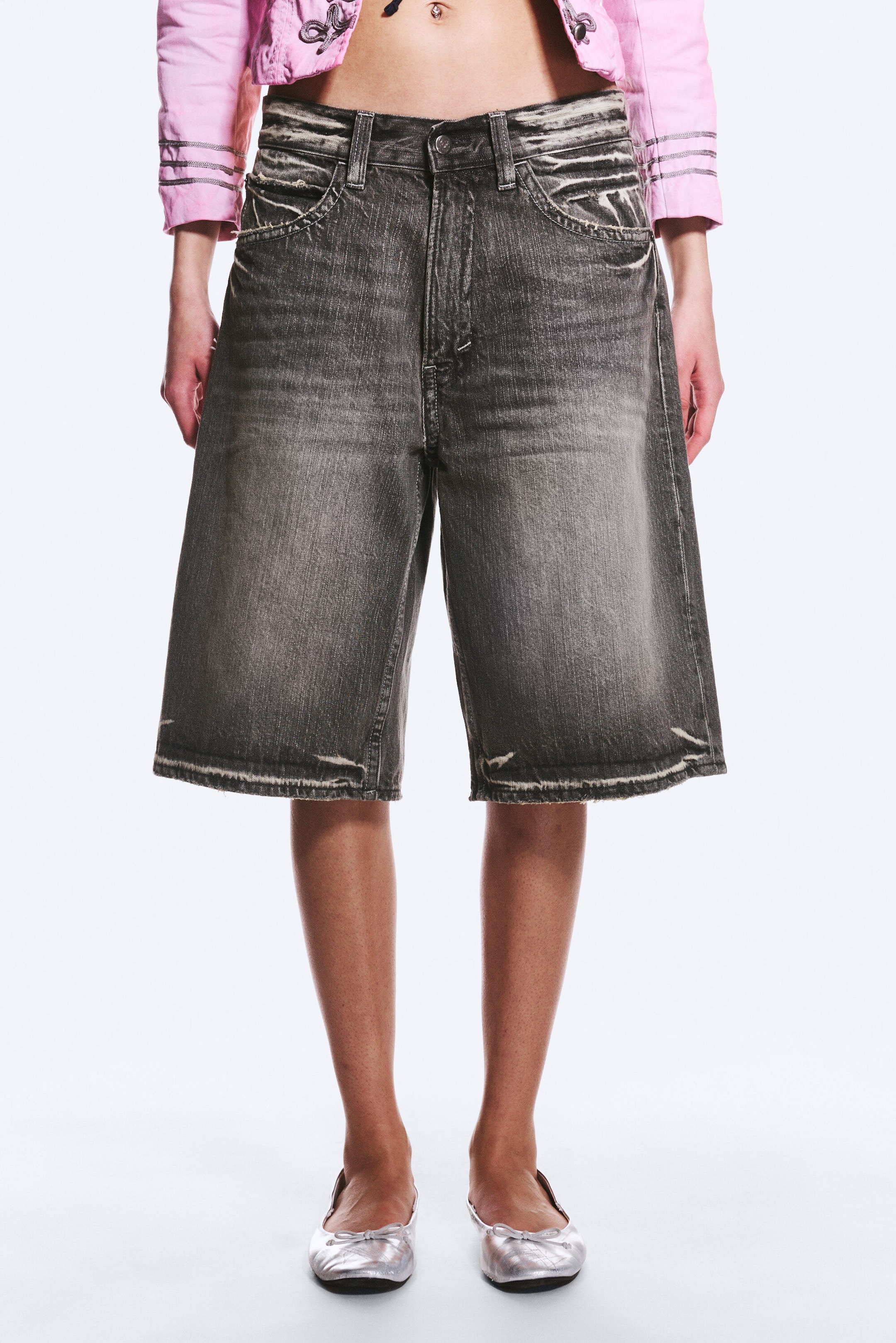 Smokey Black - Dark Black - LOOSER LOW WAIST LOOSE STRAIGHT DENIM SHORTS - 2