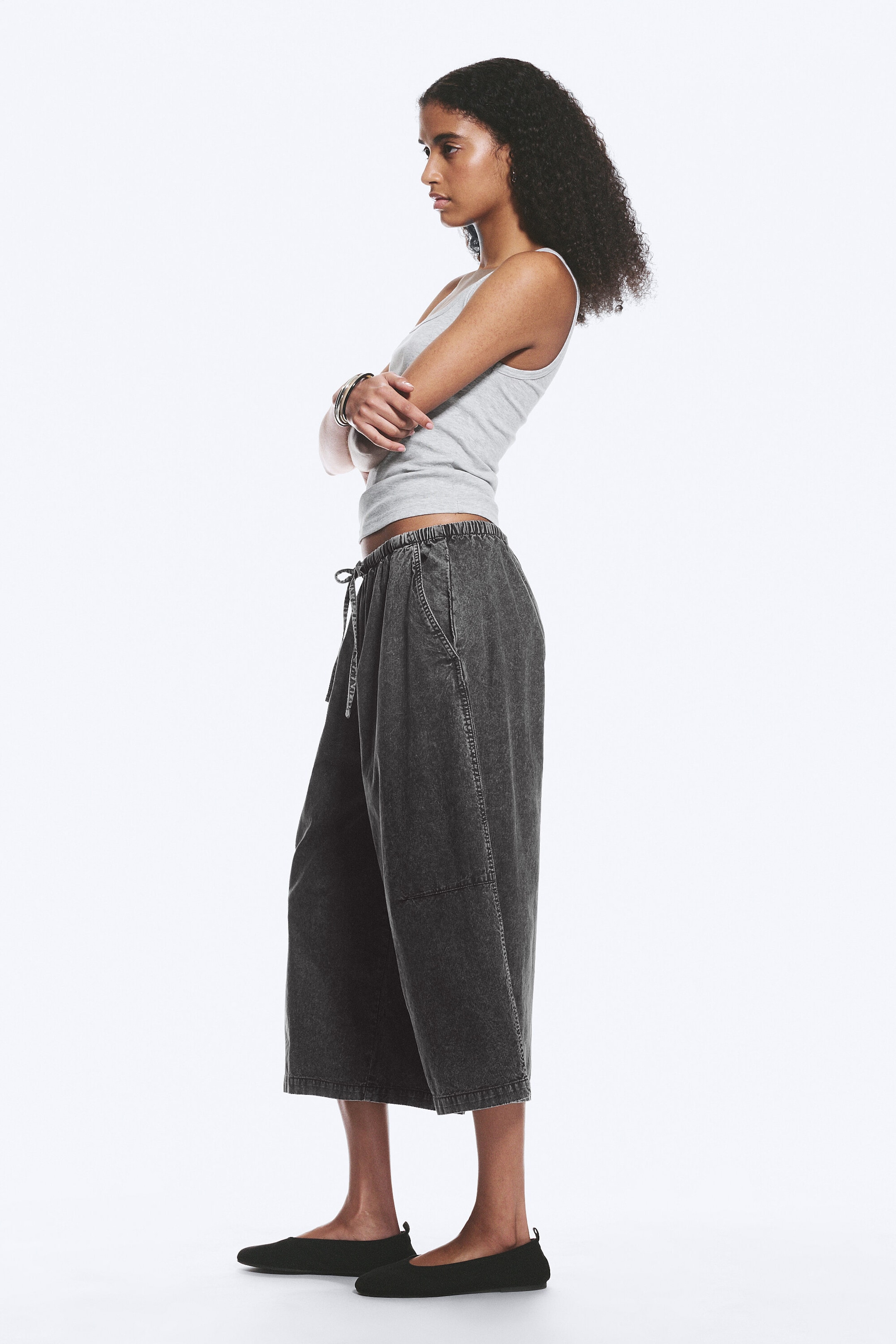 Dark Grey - Low Rise Loose Cropped Trousers - 3