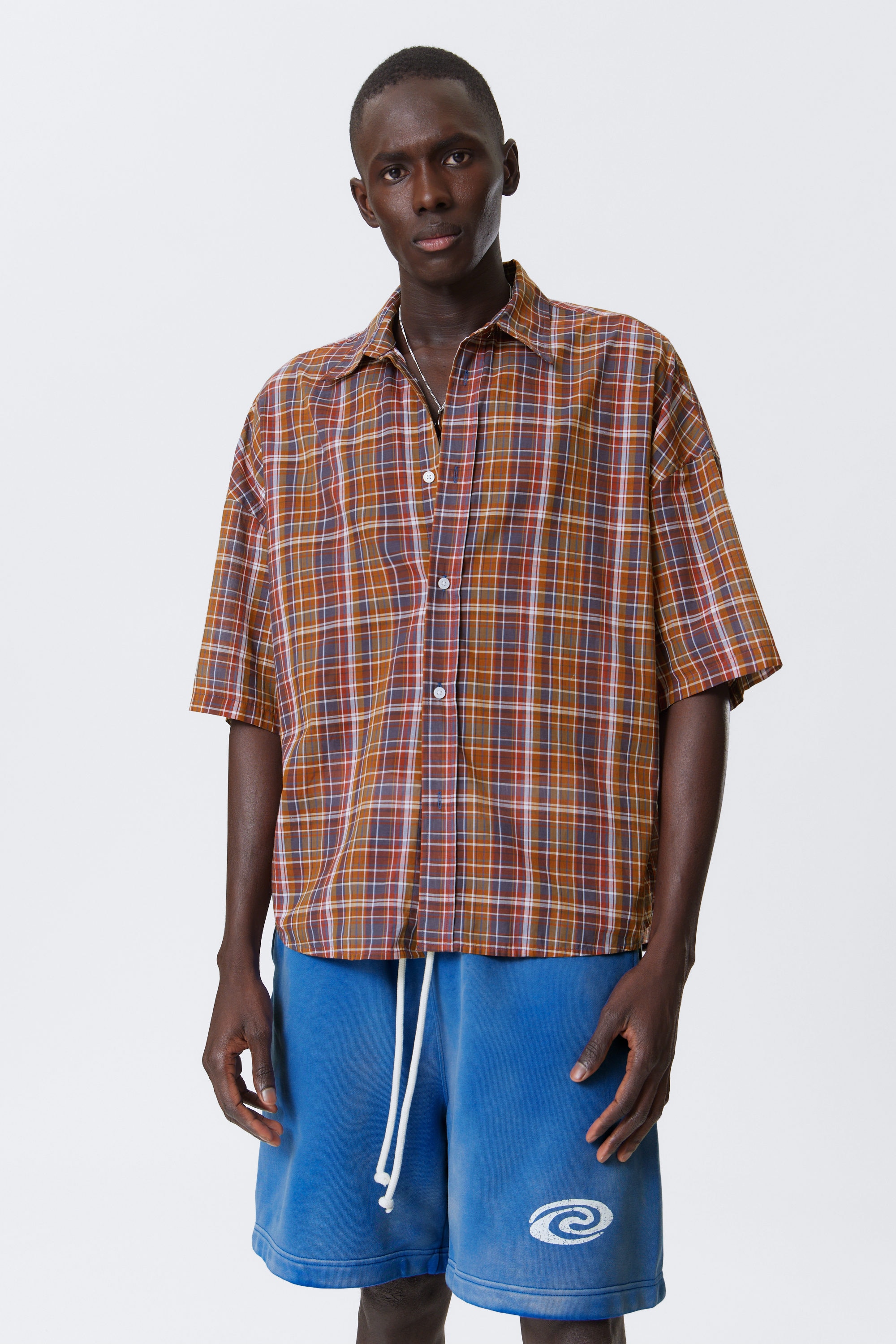 Roter mit mehrfarbigen Karos - Kariertes Oversized-Kurzarmhemd - 2