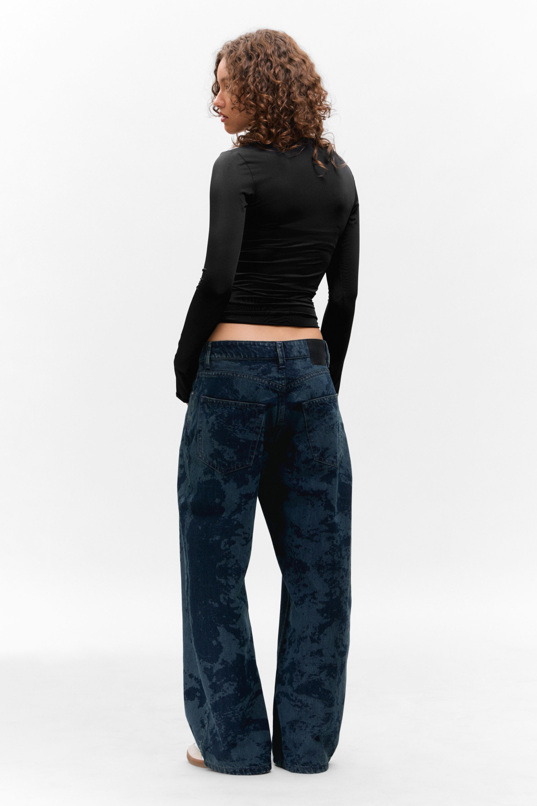 Black - Long-Sleeved V-Neck Top - 2