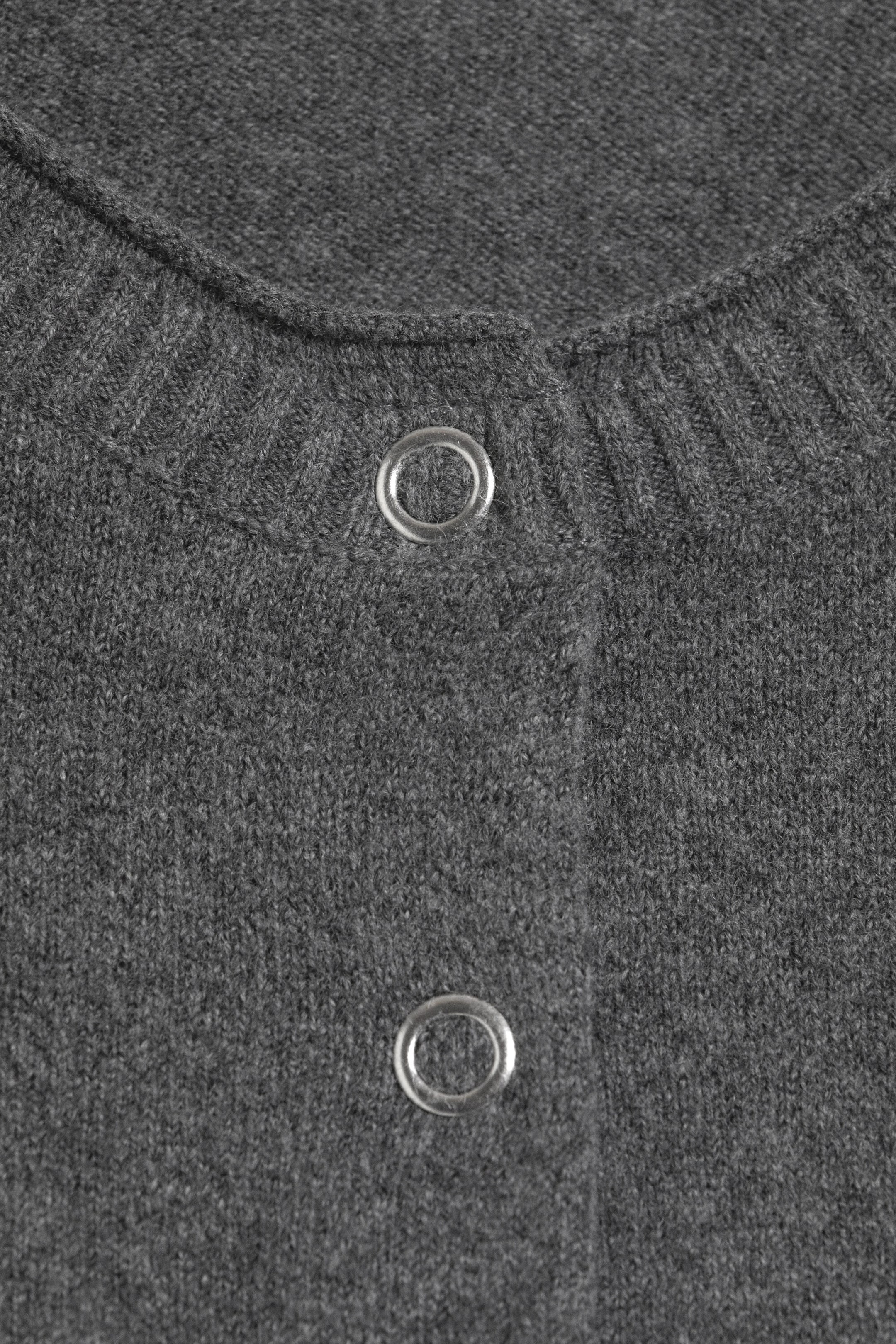 Dunkelgrau meliert - Figurbetonte Strickjacke - 4