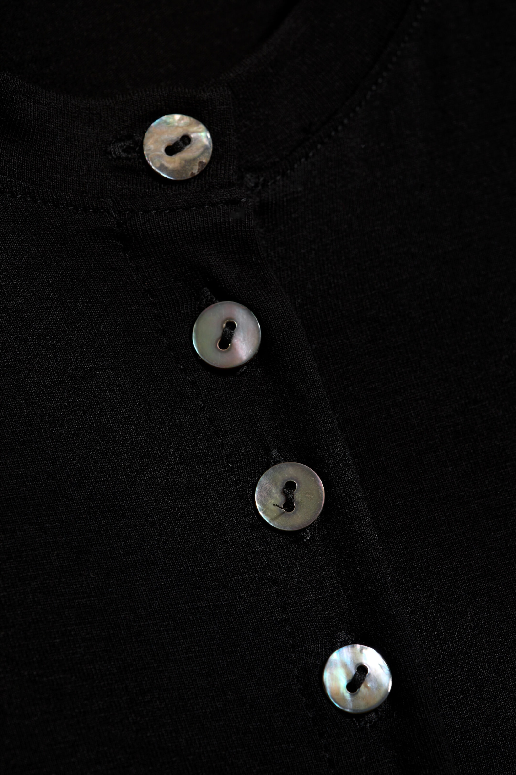 Svart - Pärlknappar - Ärmlös jerseytop med pärlknappar - 5