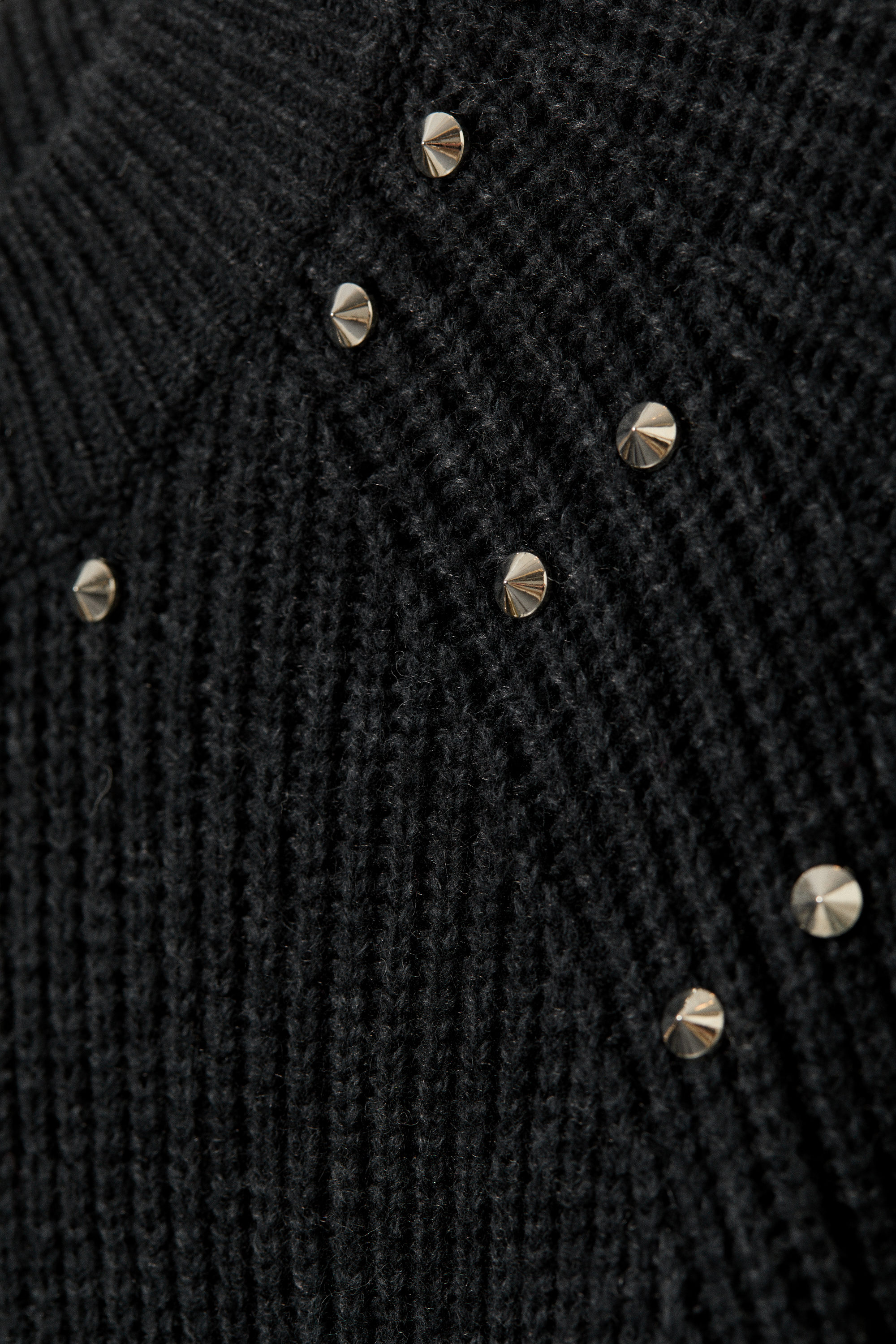 Schwarz - Nieten - Lässiger Strickpulli aus Wollmischung mit Nieten - 3