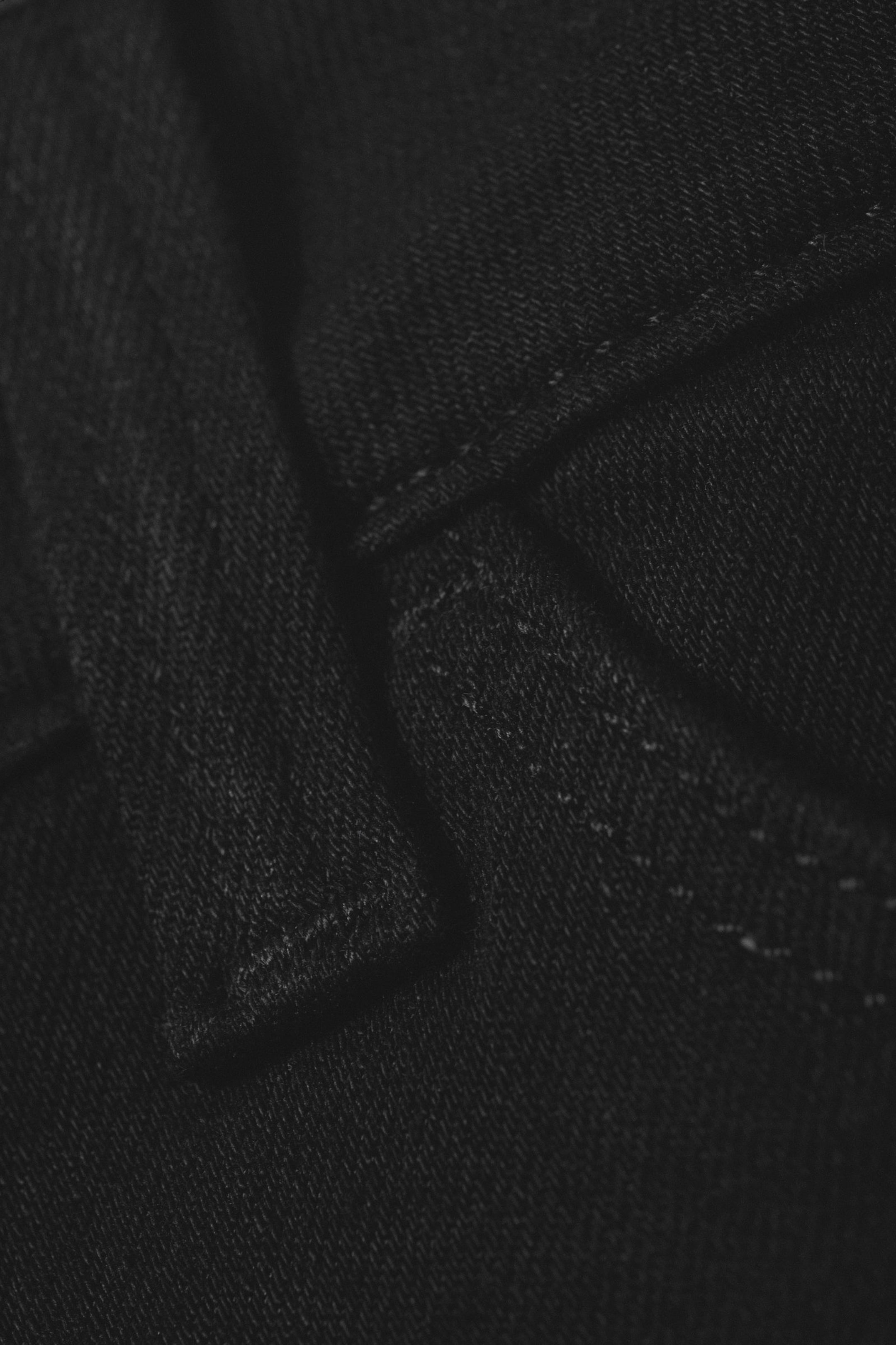 Waschung "Extra Black" - Skinny-Jeans mit Schlag und niedrigem Bund - 5