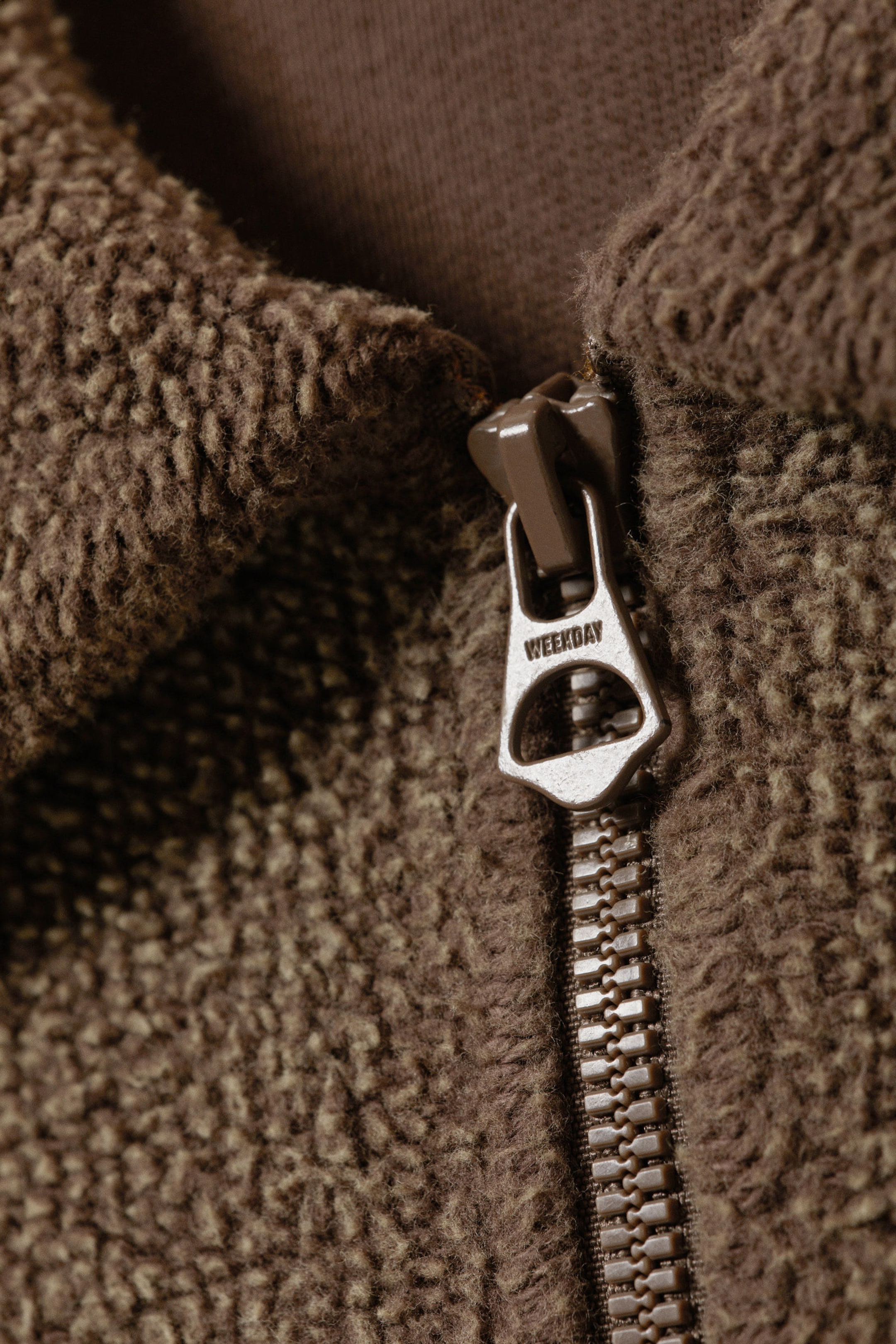 Verwaschenes Dunkelbraun - Kastiges Halbzip-Sweatshirt aus Fleece - 2