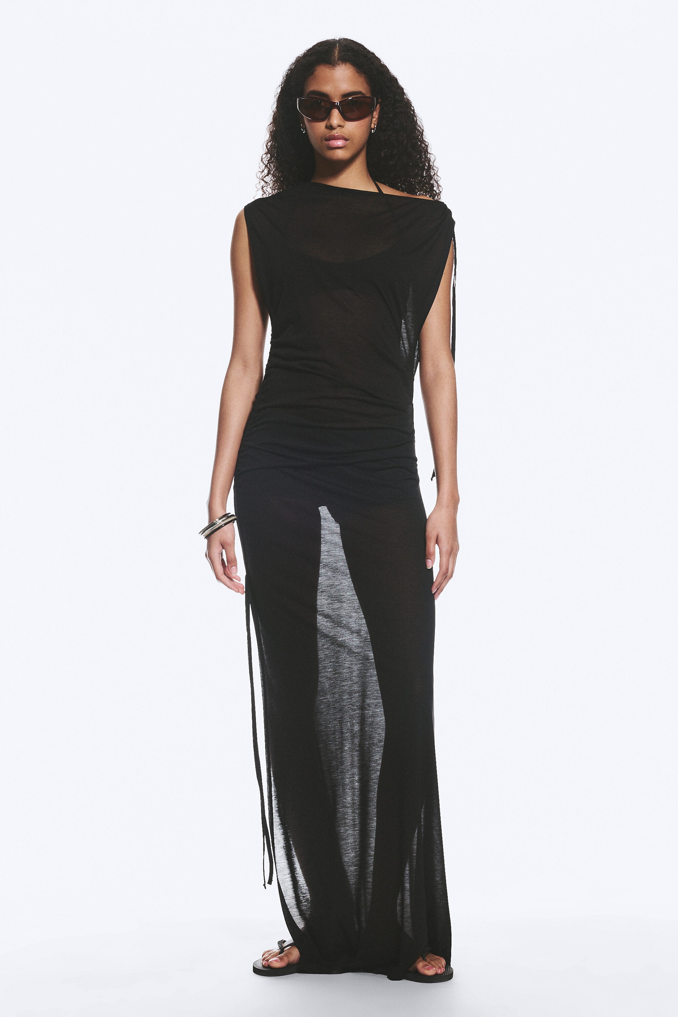 Schwarz - Ärmelloses Maxikleid mit U-Boot-Ausschnitt - 1
