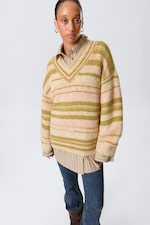 Gelb gestreift - Oversized Strickpullover mit V-Ausschnitt - 0