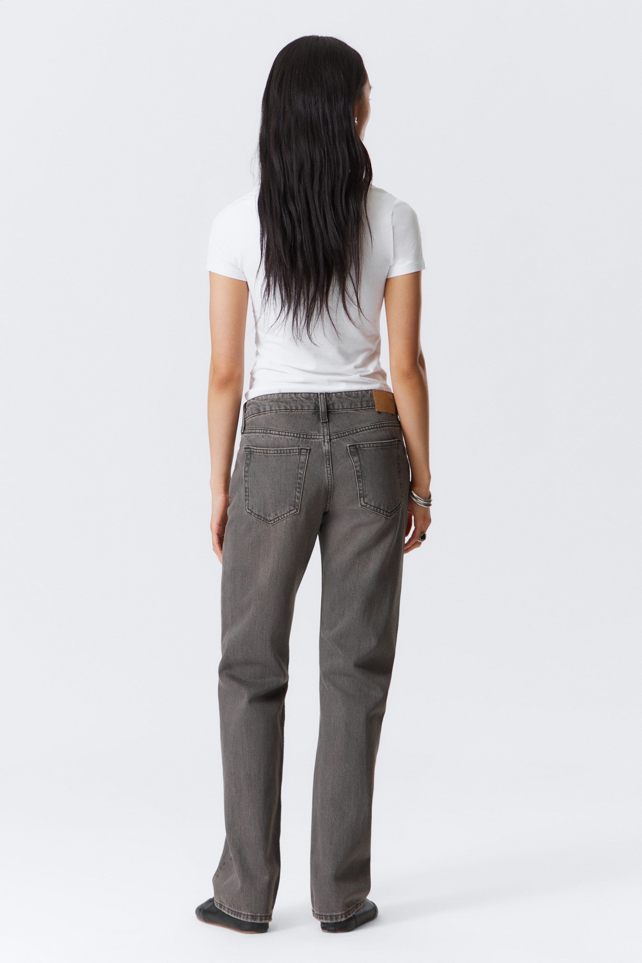 Größeres Bild ansehen: Arrow Low Waist Regular Straight Leg Jeans - Clay Grey - Grau - Ladies | H&M DE 4