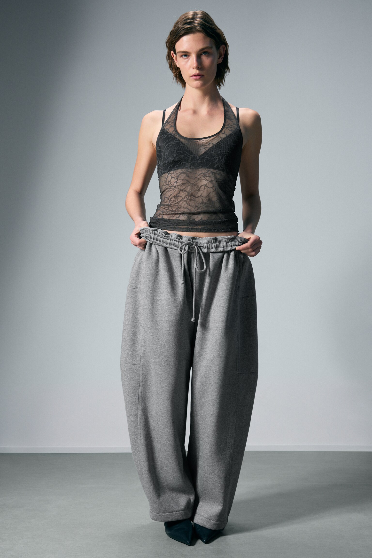 Halterneck top ze vzorované krajky - Tmavě šedá/Béžové - 4