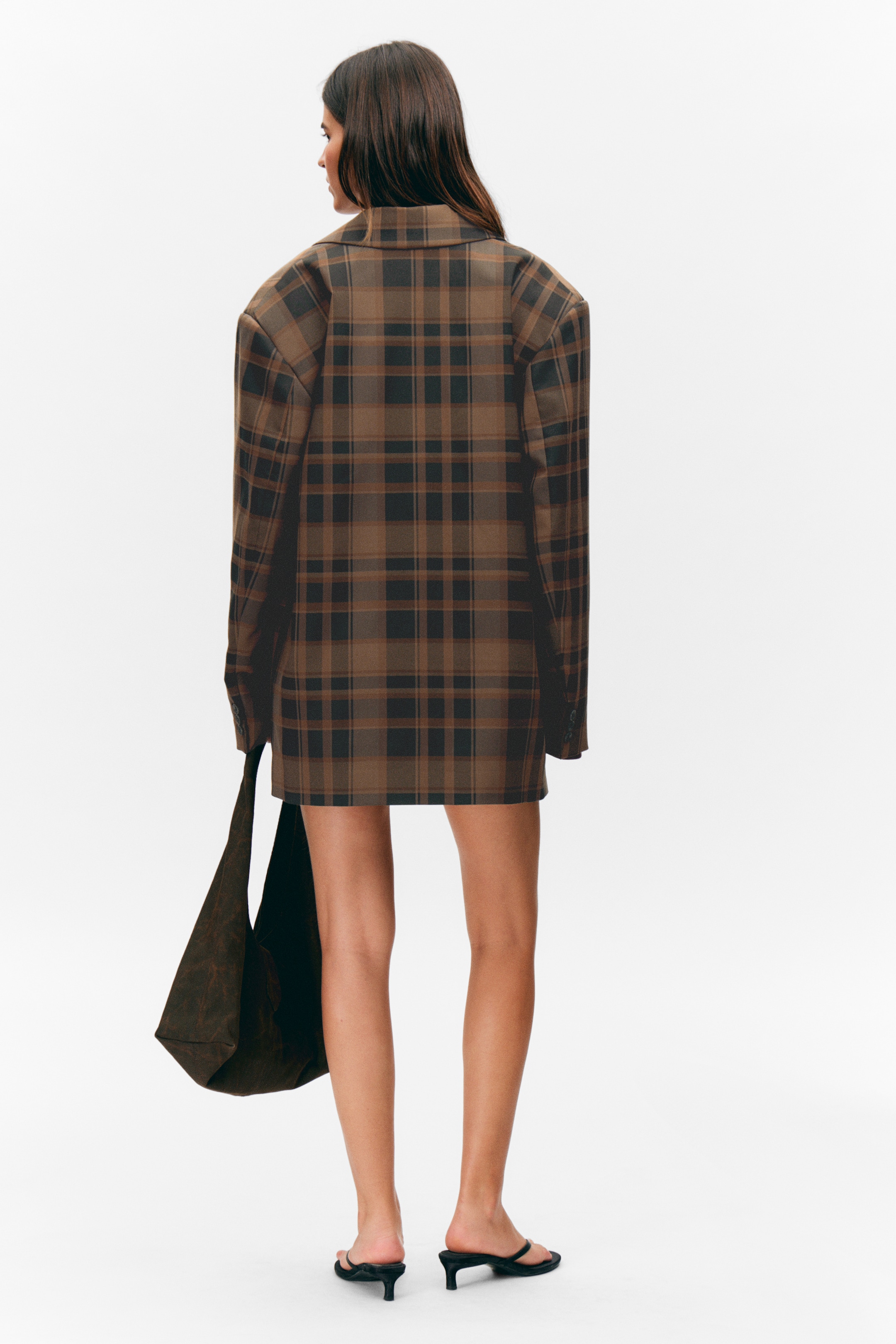 Visa större bild: Enkelknäppt oversized rutig kavaj - Rutig mörkbrun - DAM | H&M FI 4