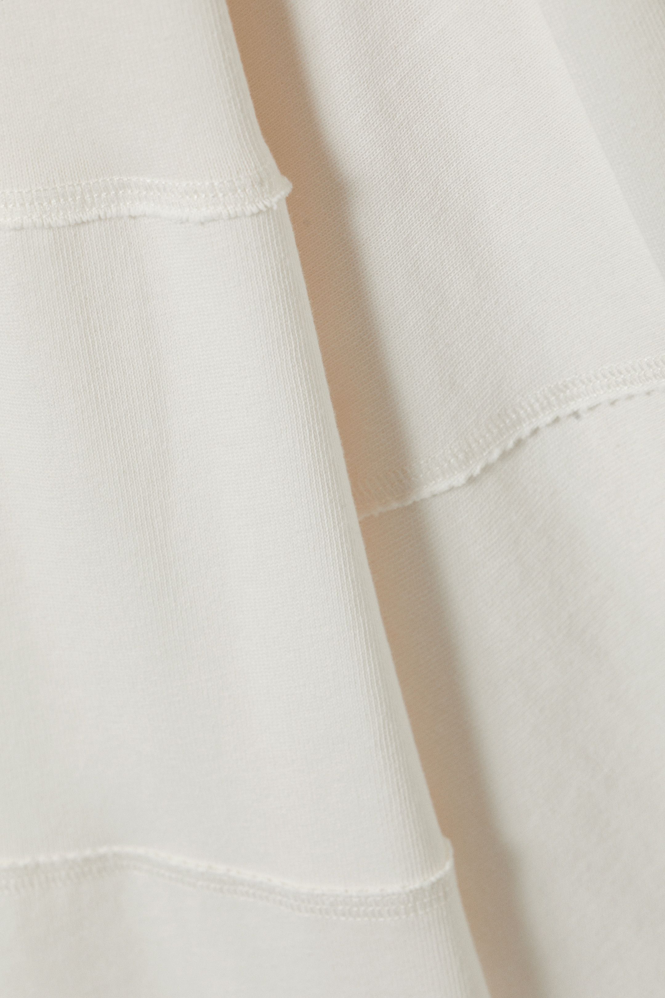 Grotere afbeelding bekijken: Long-Sleeved Inside-out T-shirt - Off-white - HEREN | H&M BE 2
